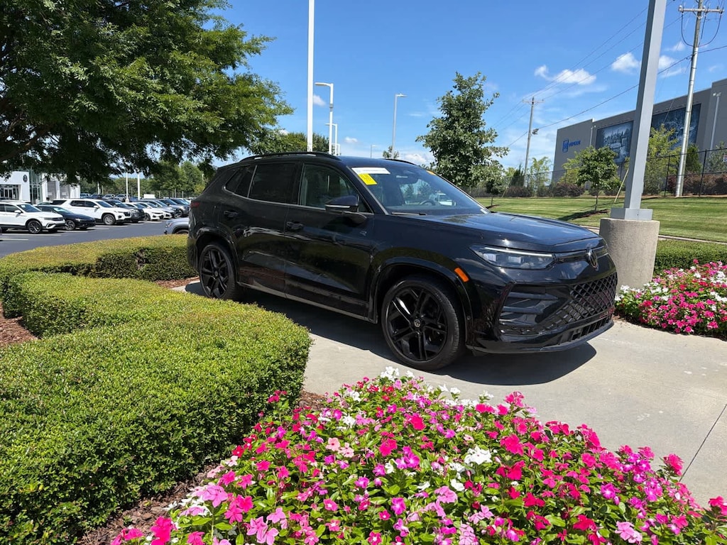 Used 2025 Volkswagen Tiguan 2.0T SE R-Line Black SUV
