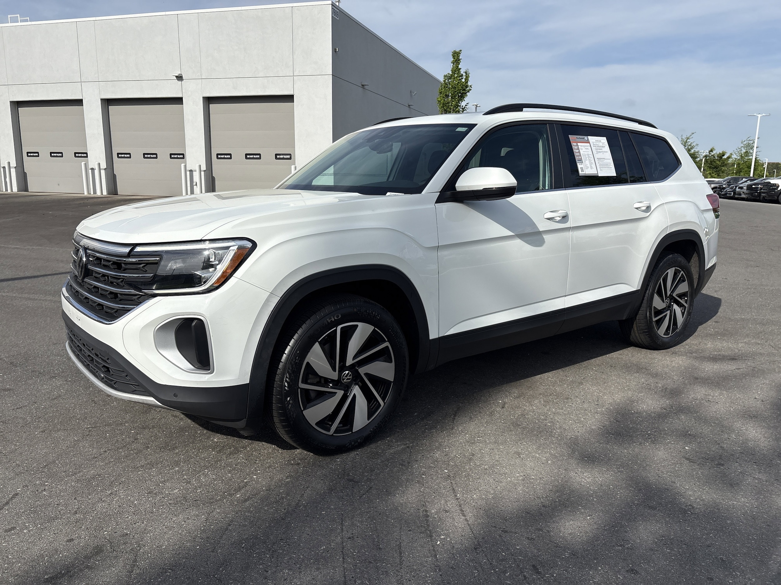 2024 Volkswagen Atlas 2.0T SE w/Technology photo 4