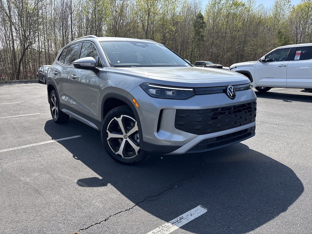 New 2026 Volkswagen Tiguan SE SUV