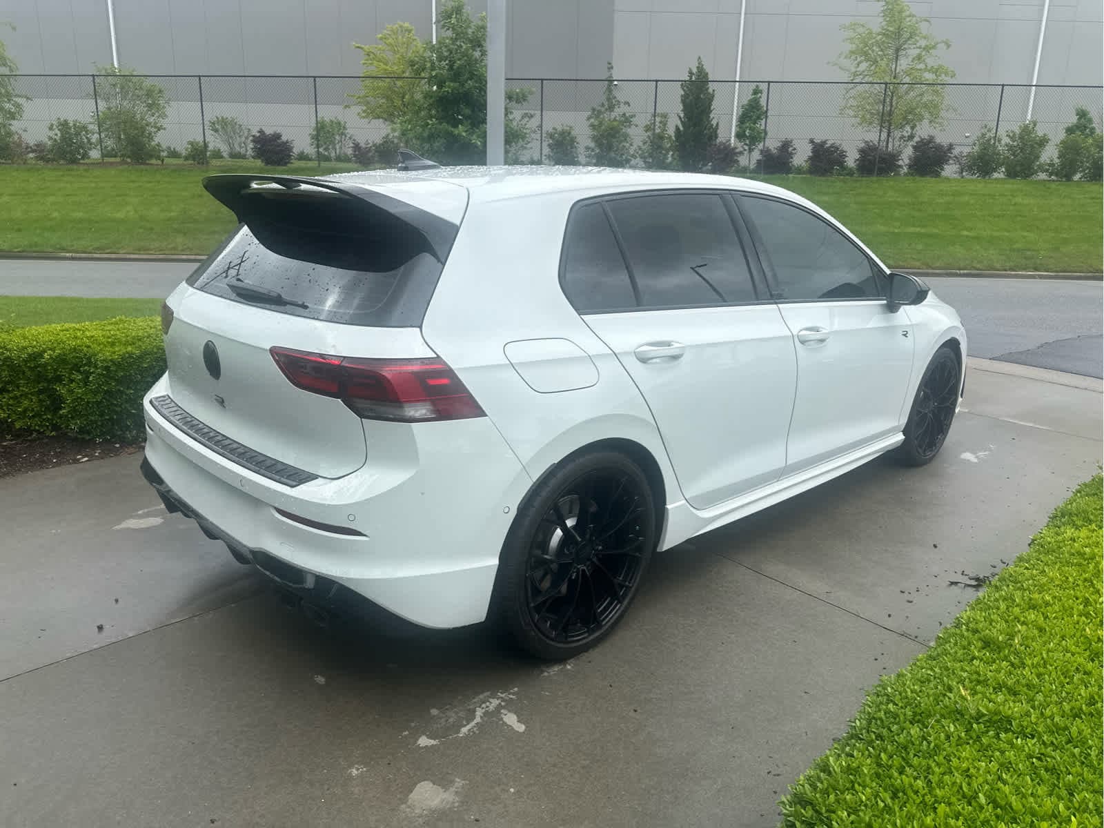 2025 Volkswagen Golf R 2.0T Black Edition photo 5