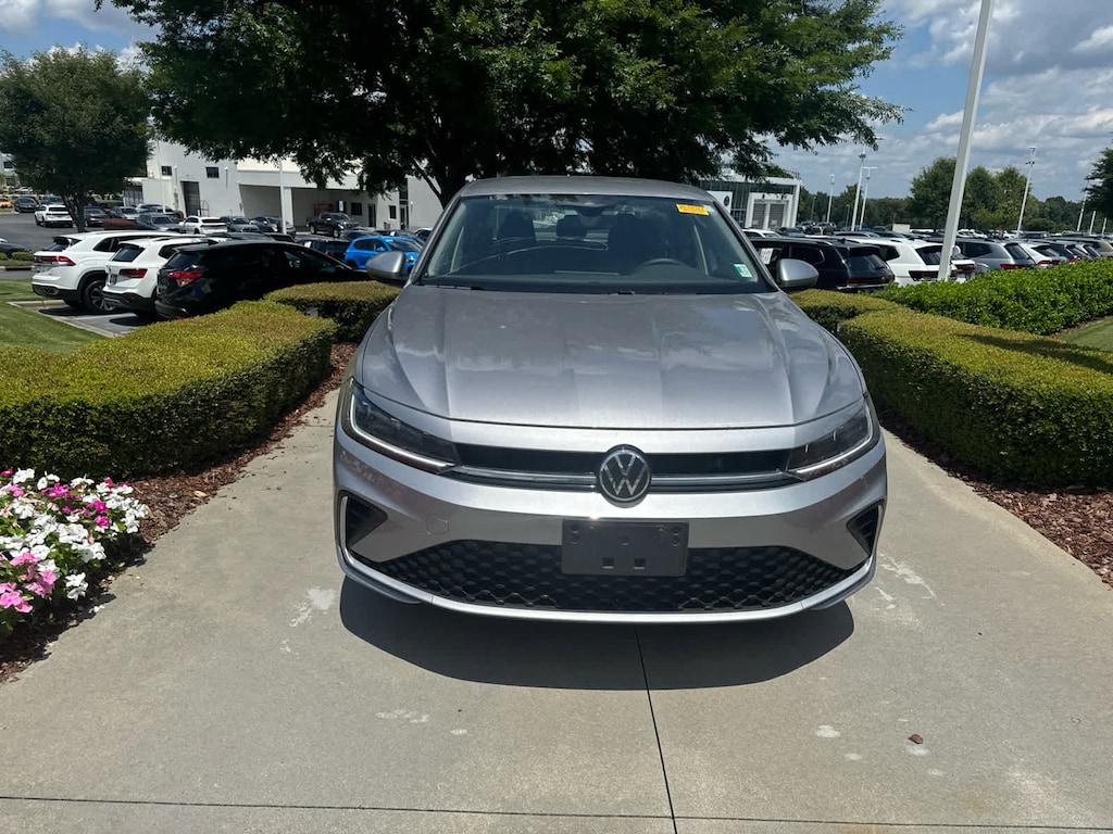 Used 2025 Volkswagen Jetta 1.5T SE Sedan