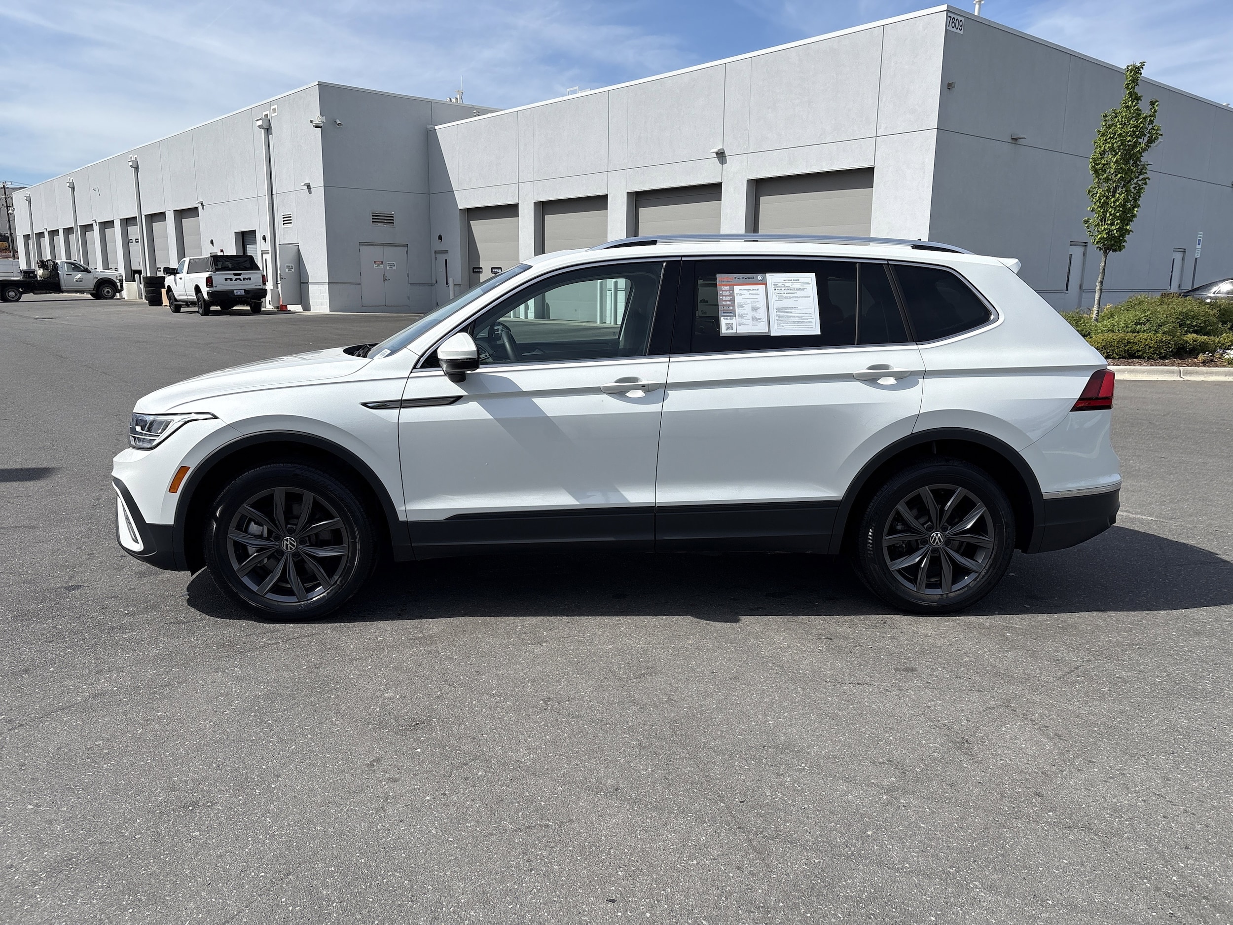 2023 Volkswagen Tiguan 2.0T SE photo 5