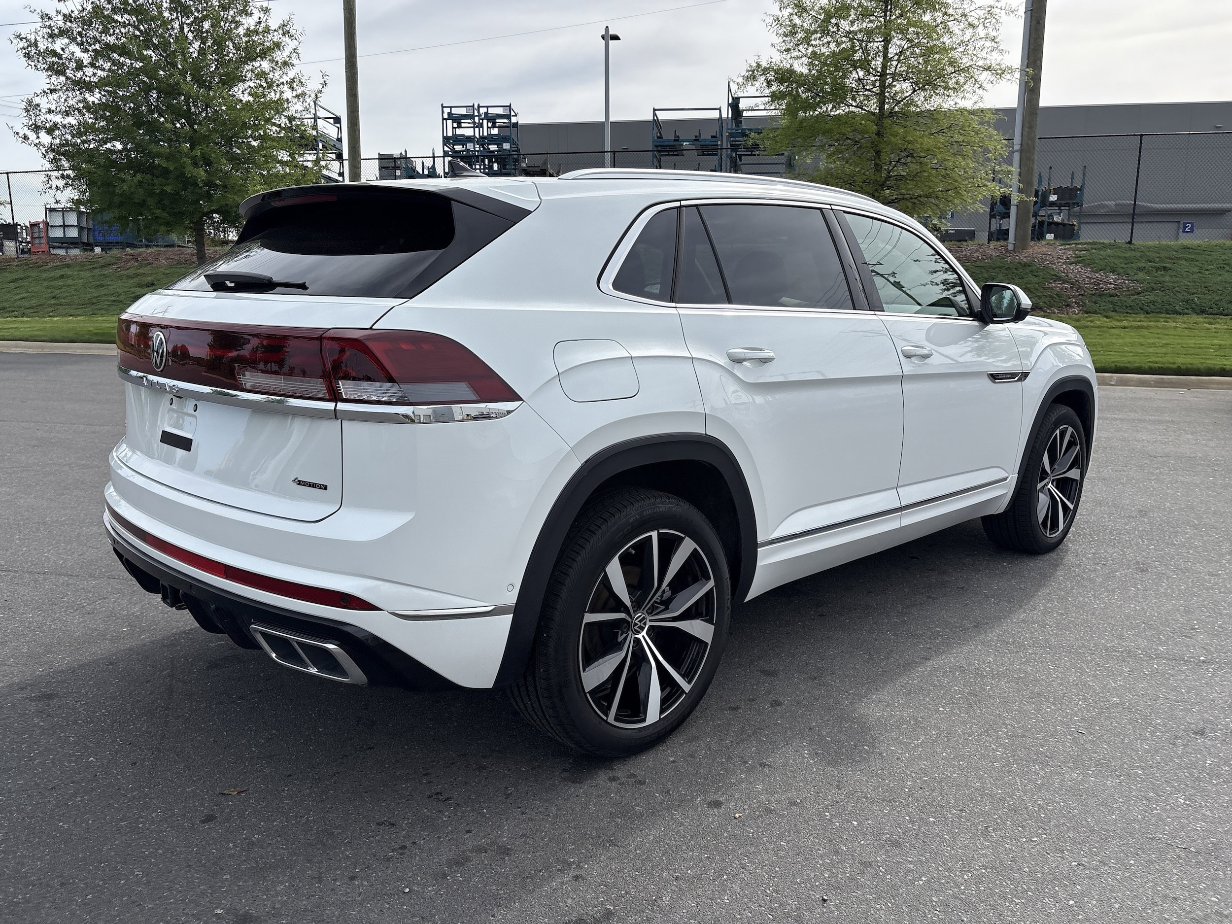 2026 Volkswagen Atlas Cross Sport 2.0T SEL Premium R-Line photo 3