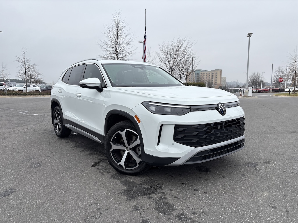 Certified 2025 Volkswagen Tiguan 2.0T SE SUV