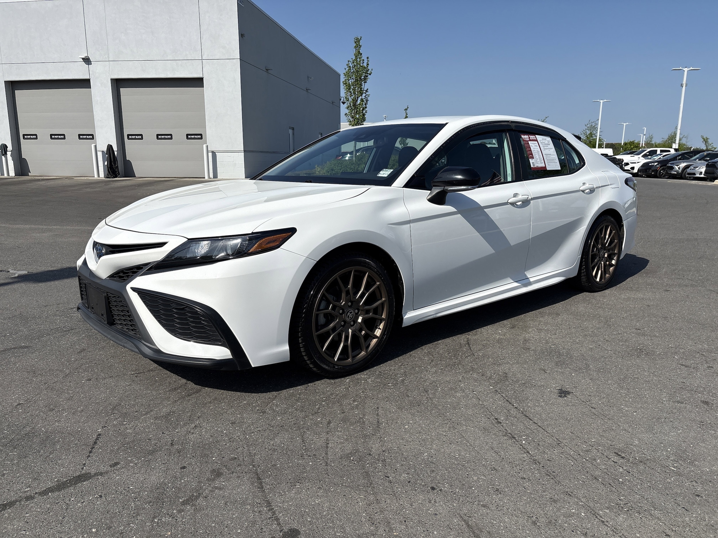 2023 Toyota Camry Hybrid SE photo 4