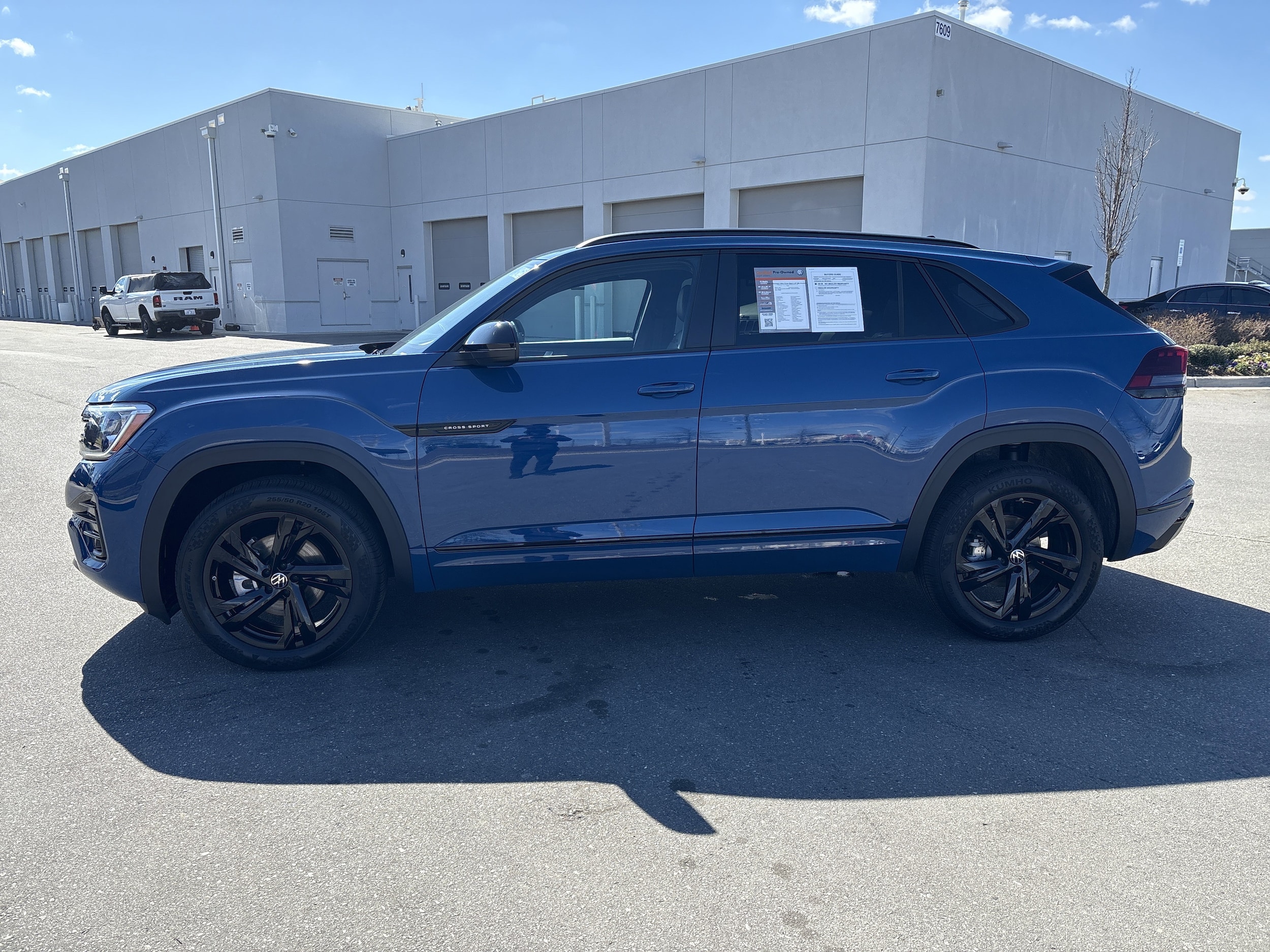 2026 Volkswagen Atlas Cross Sport 2.0T SEL R-Line Black photo 4