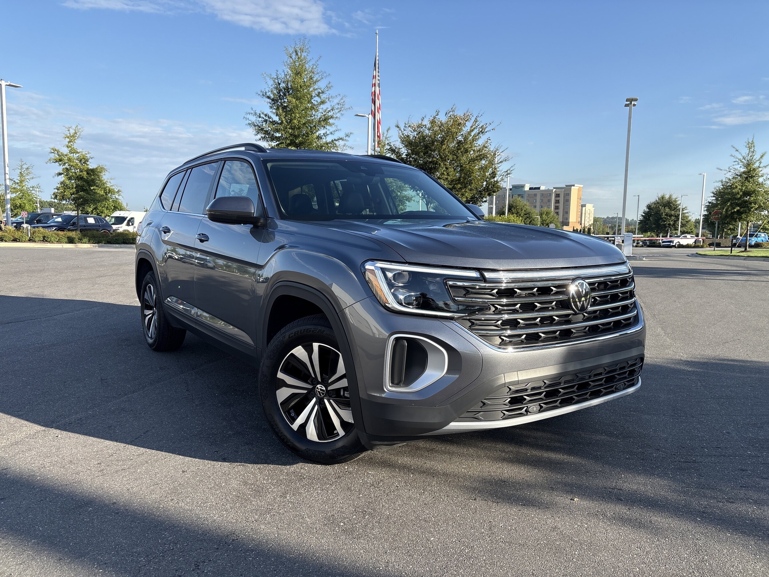 2025 Volkswagen Atlas SE photo 2