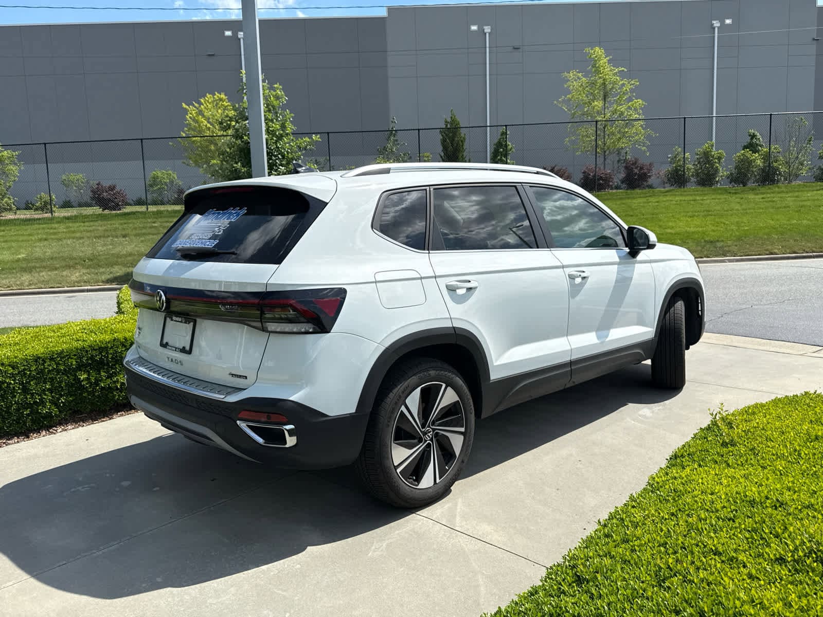 2025 Volkswagen Taos 1.5T SE photo 5