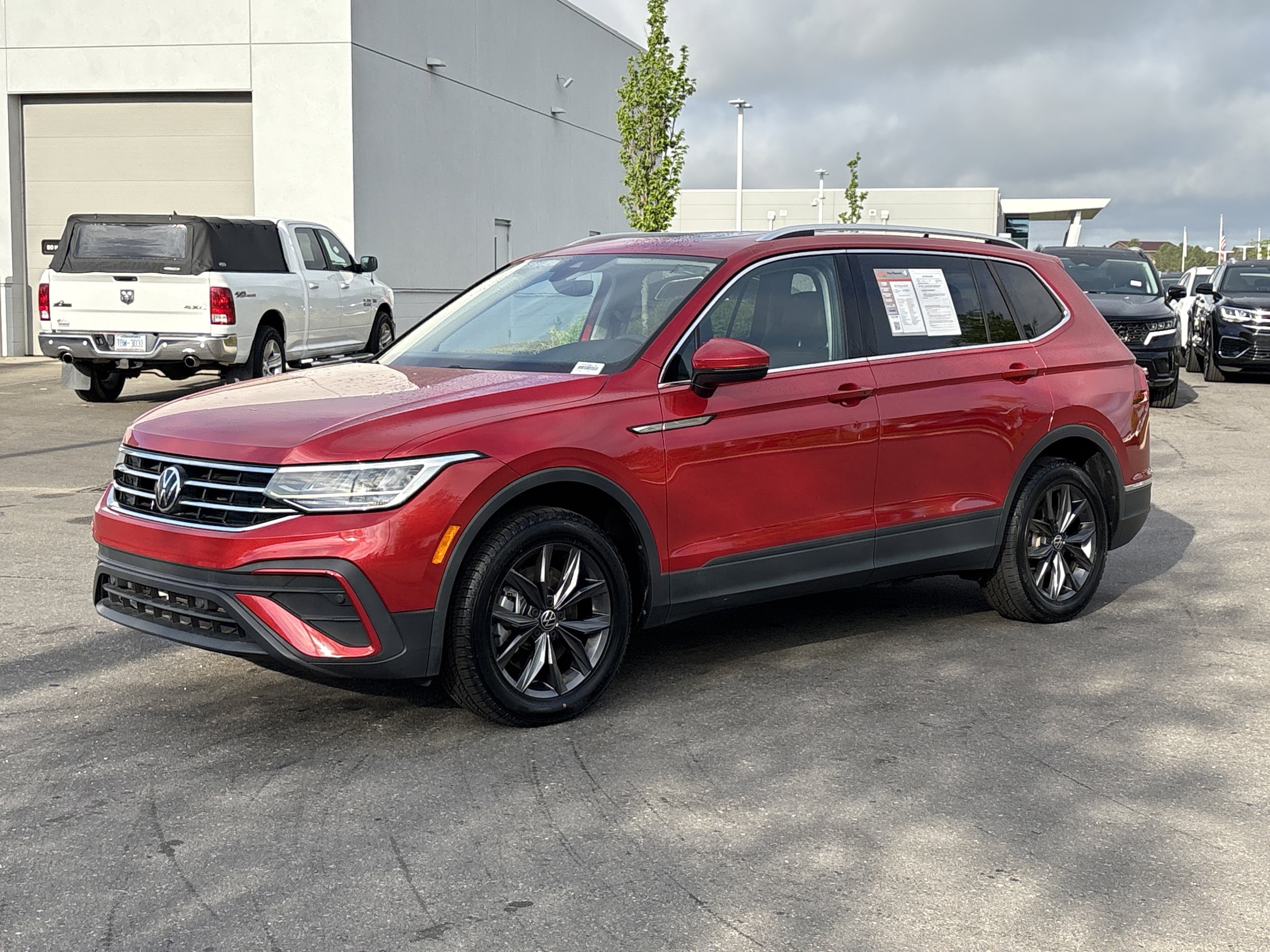 2023 Volkswagen Tiguan 2.0T SE photo 4