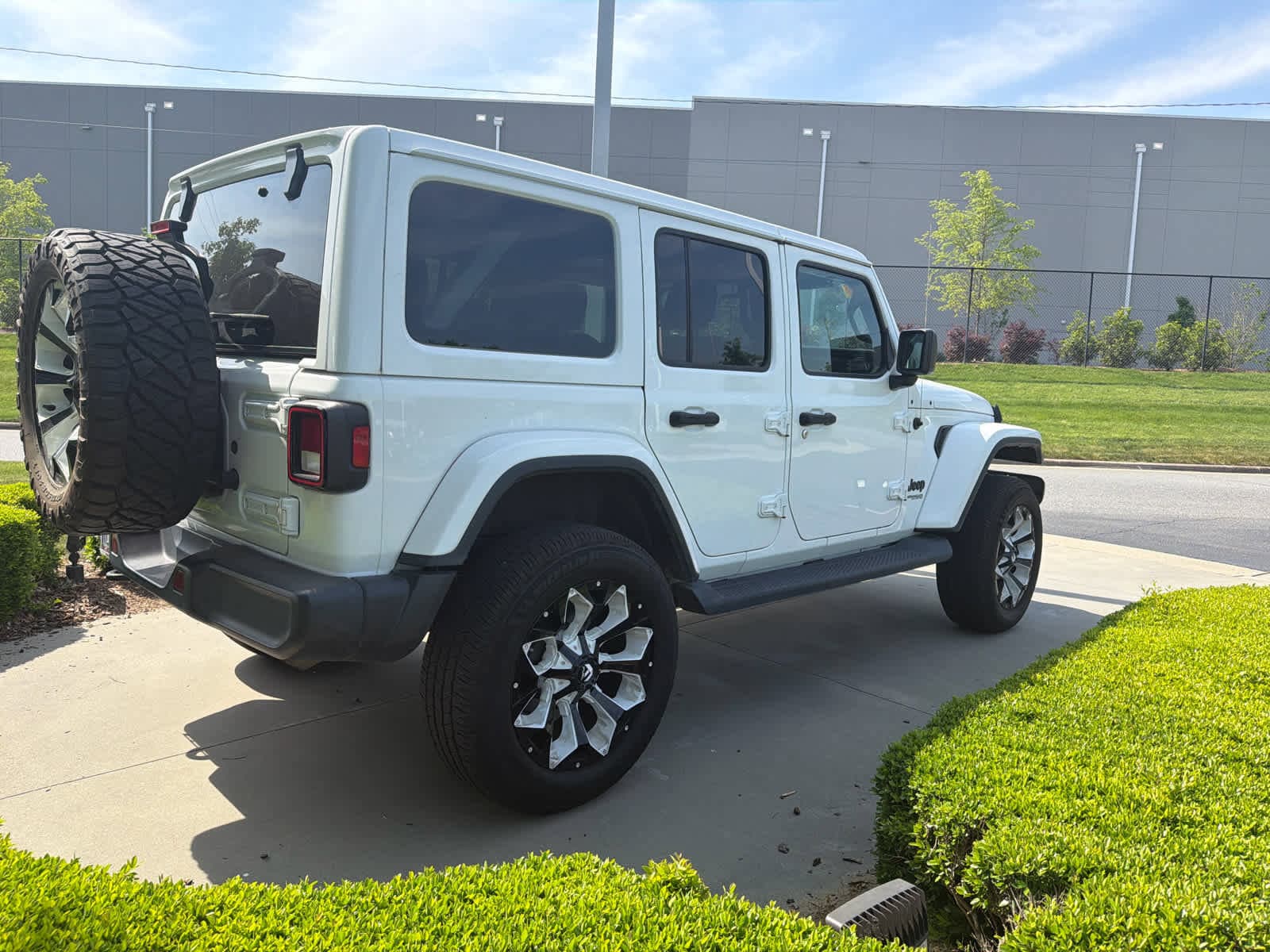 2021 Jeep Wrangler Unlimited Sahara photo 5