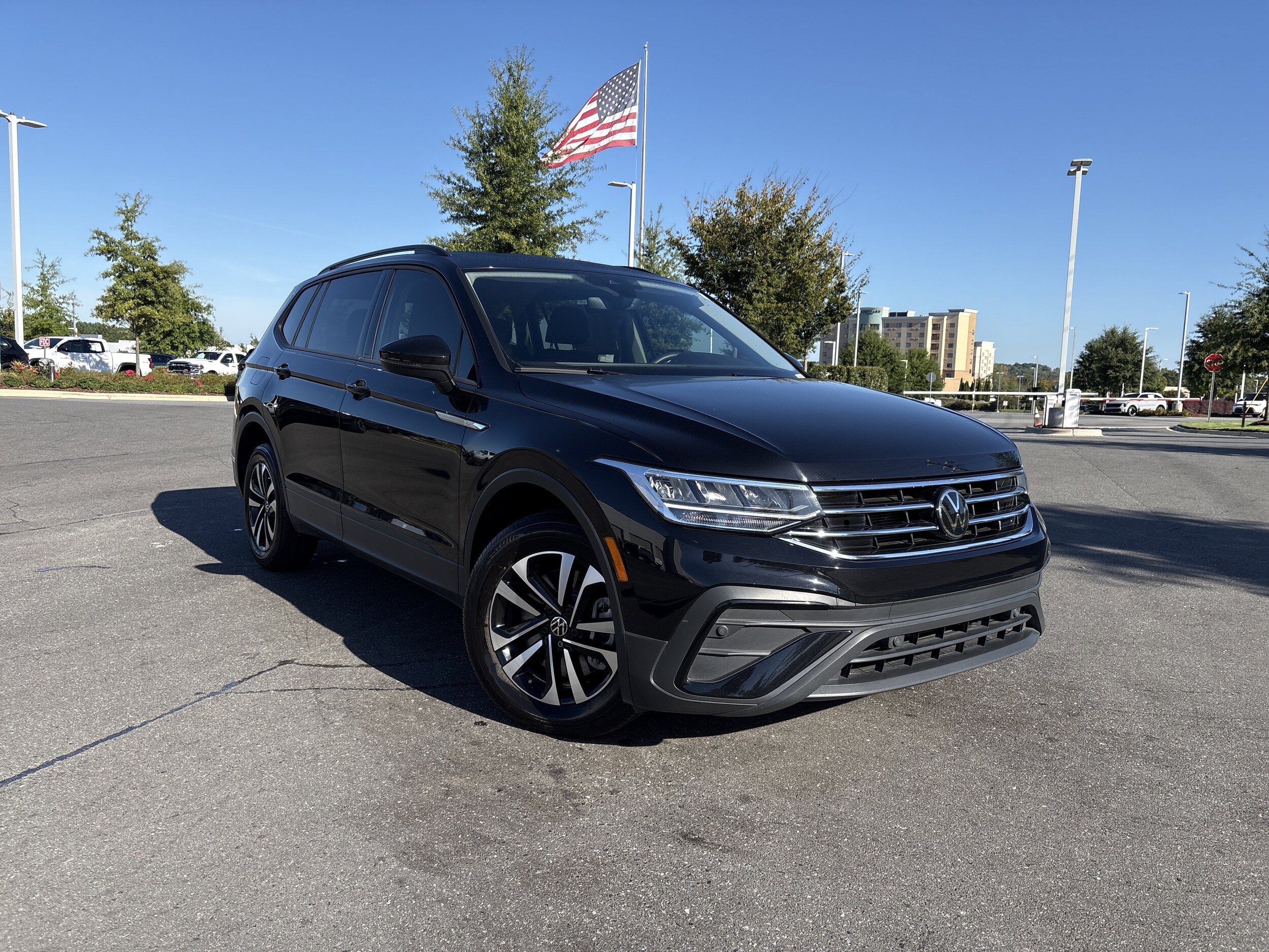 2024 Volkswagen Tiguan S photo 2
