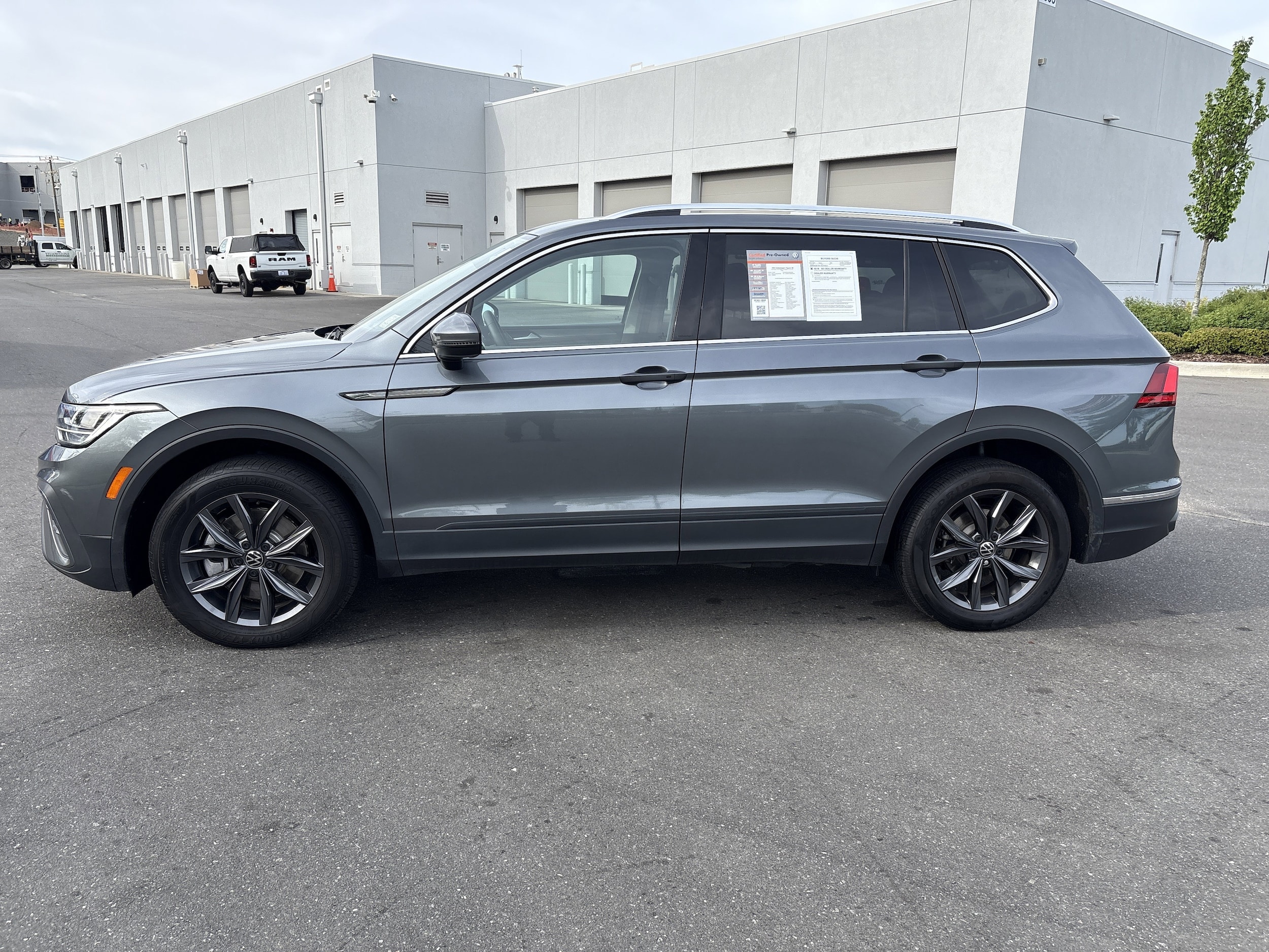 2023 Volkswagen Tiguan 2.0T SE photo 5