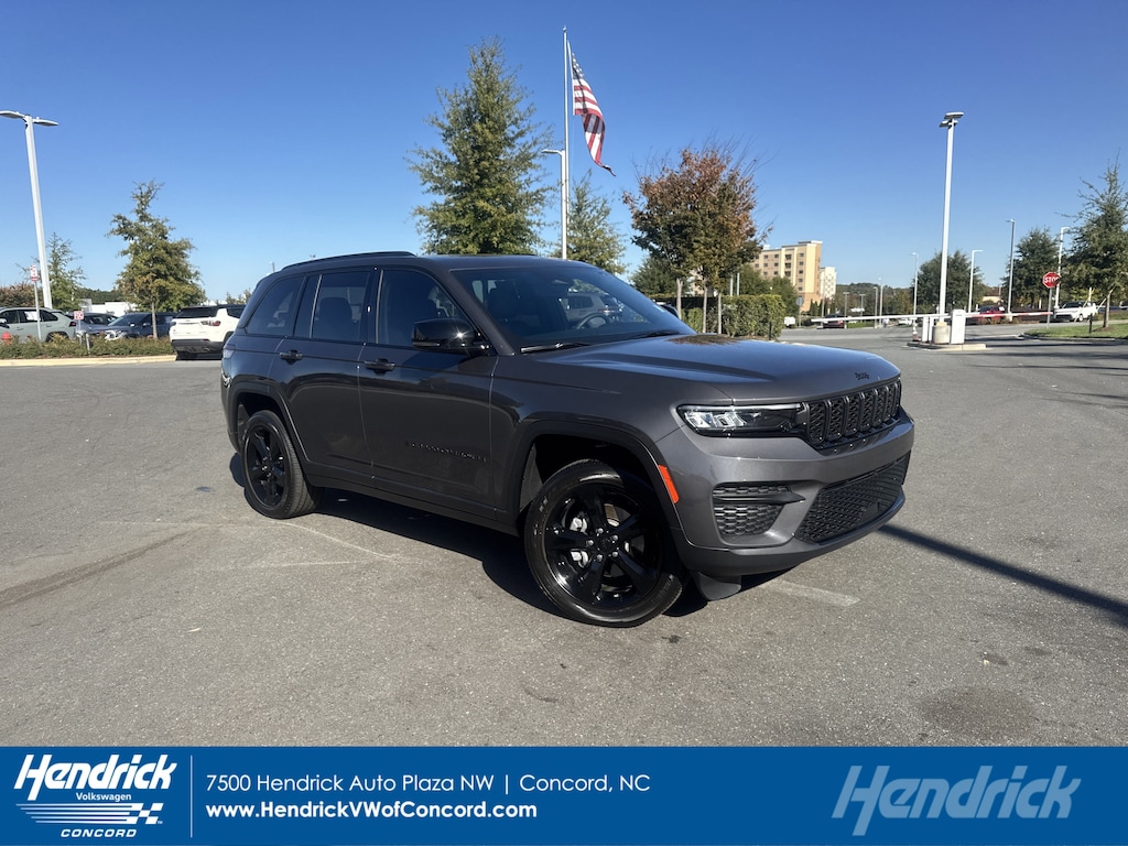Used 2024 Jeep Grand Cherokee Laredo SUV