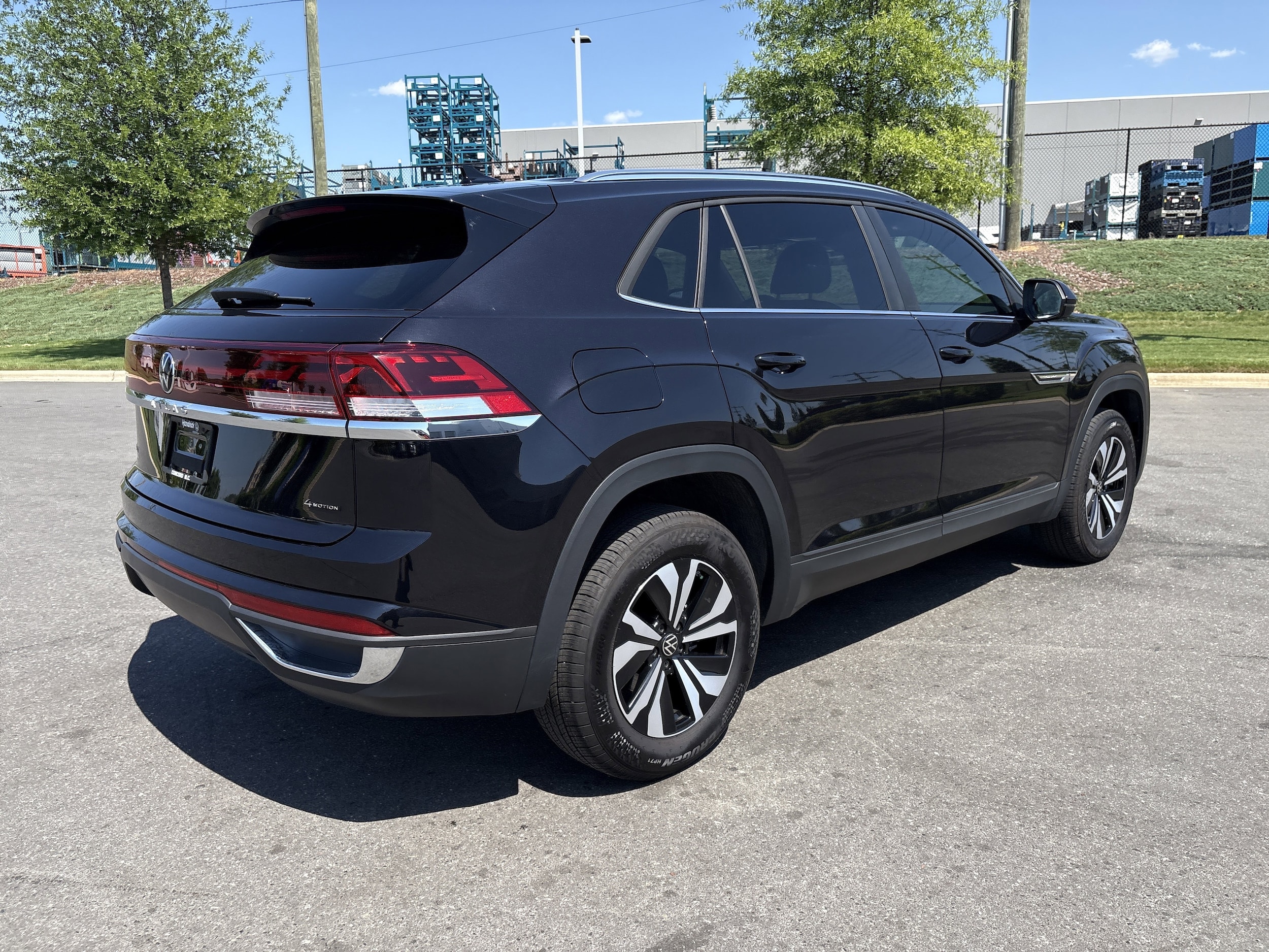 2026 Volkswagen Atlas Cross Sport 2.0T SE photo 3