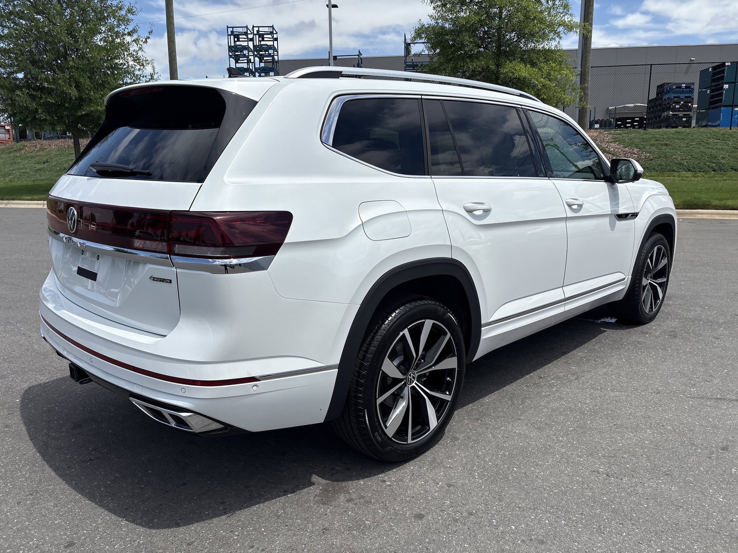 2026 Volkswagen Atlas 2.0T SEL Premium R-Line photo 3
