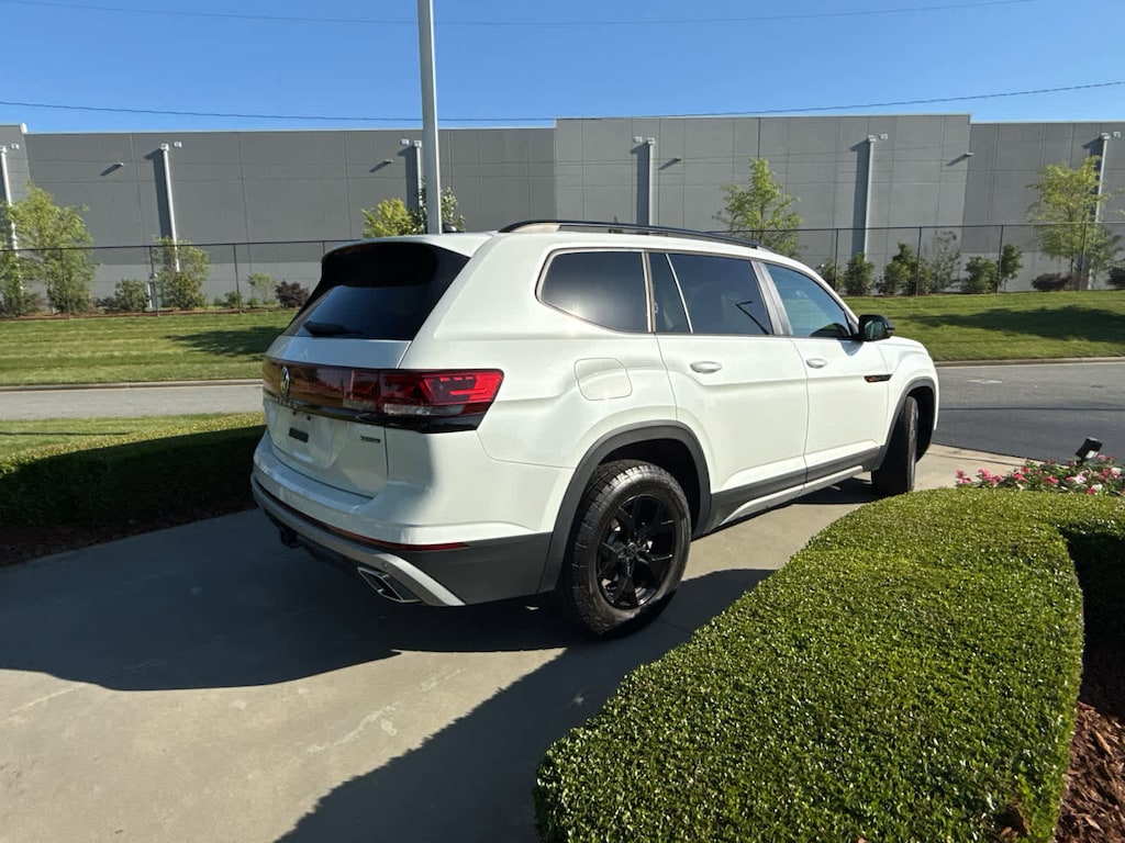 Used 2024 Volkswagen Atlas 2.0T Peak Edition SEL SUV