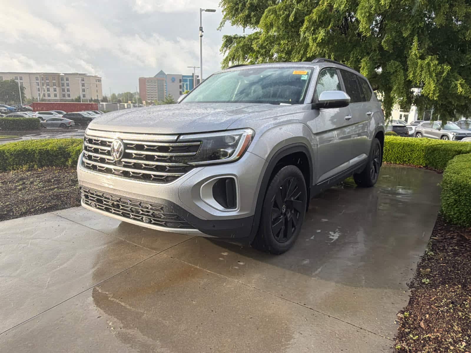 2024 Volkswagen Atlas 2.0T SE w/Technology photo 4