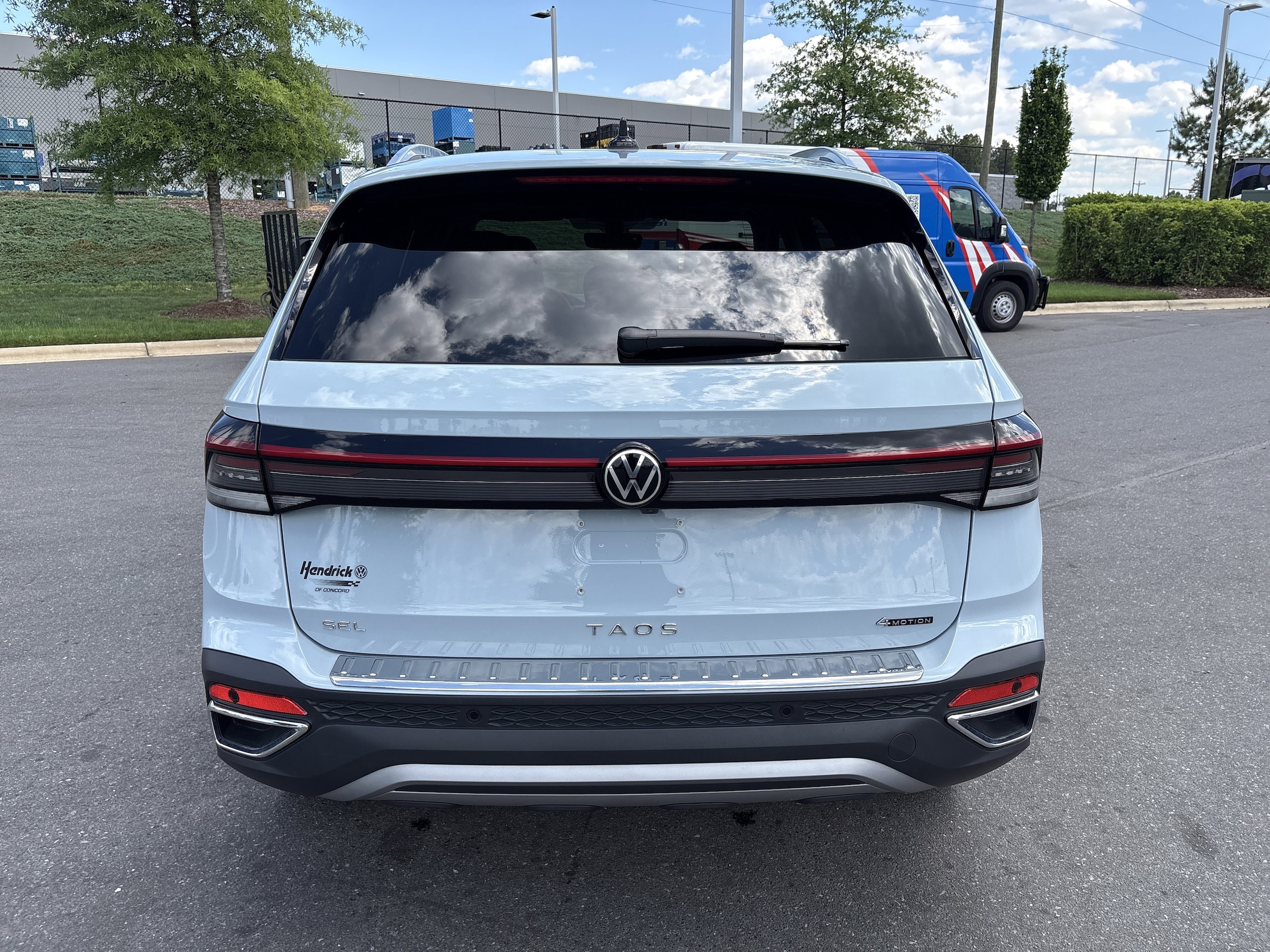 2025 Volkswagen Taos 1.5T SEL photo 3