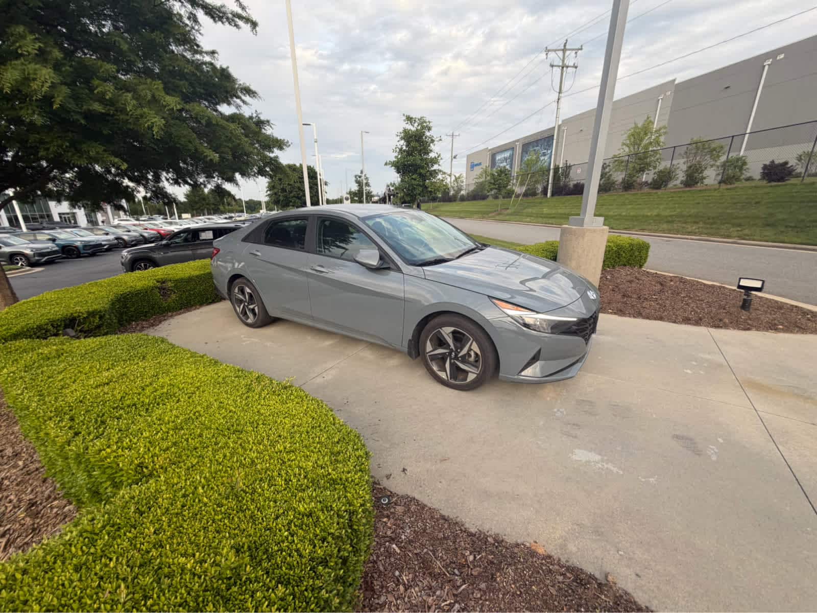 2023 Hyundai Elantra SEL photo 2