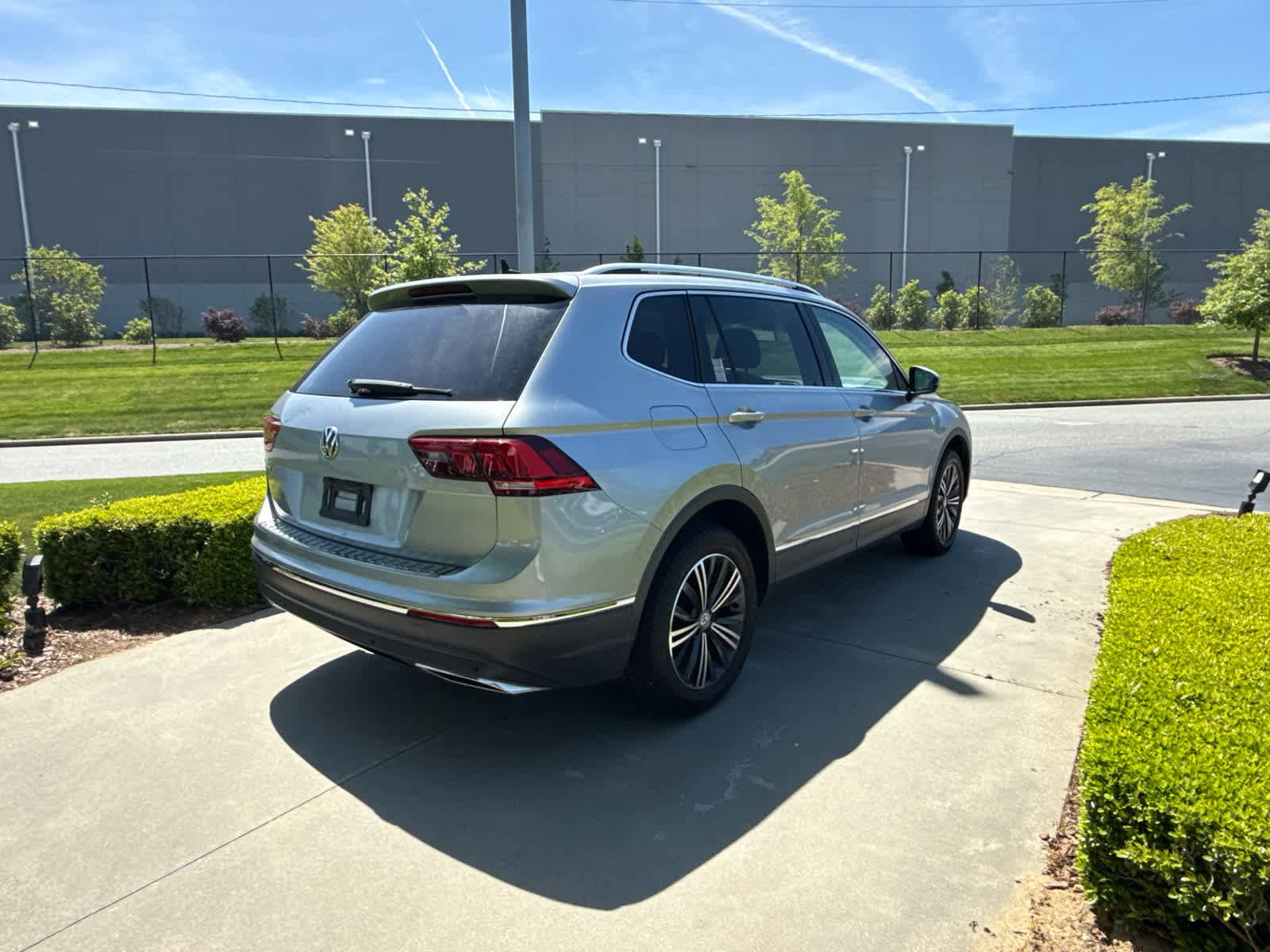 2019 Volkswagen Tiguan 2.0T SEL photo 5