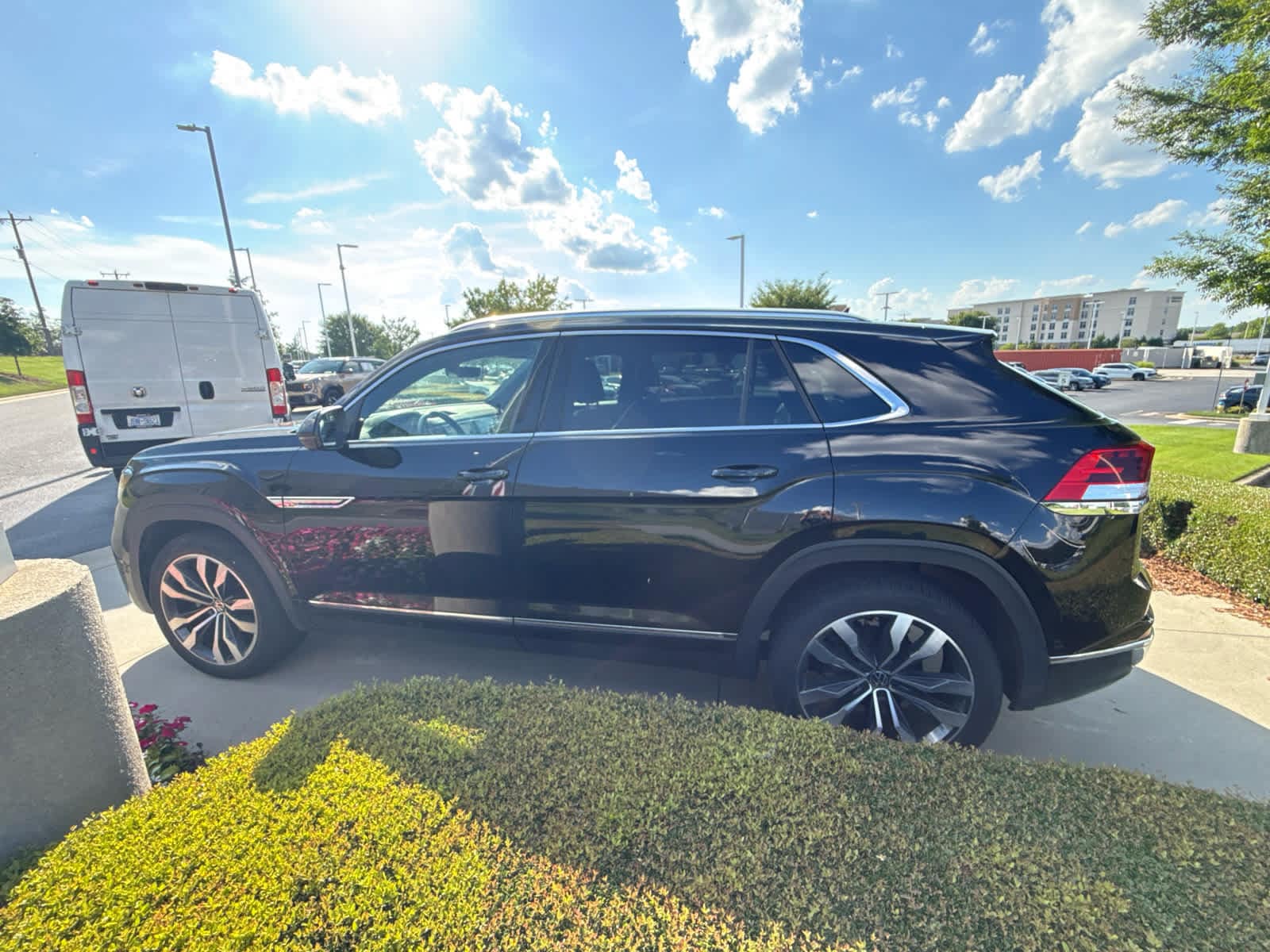 Volkswagen Atlas Cross Sport 3.6L V6 SEL Premium R-Line