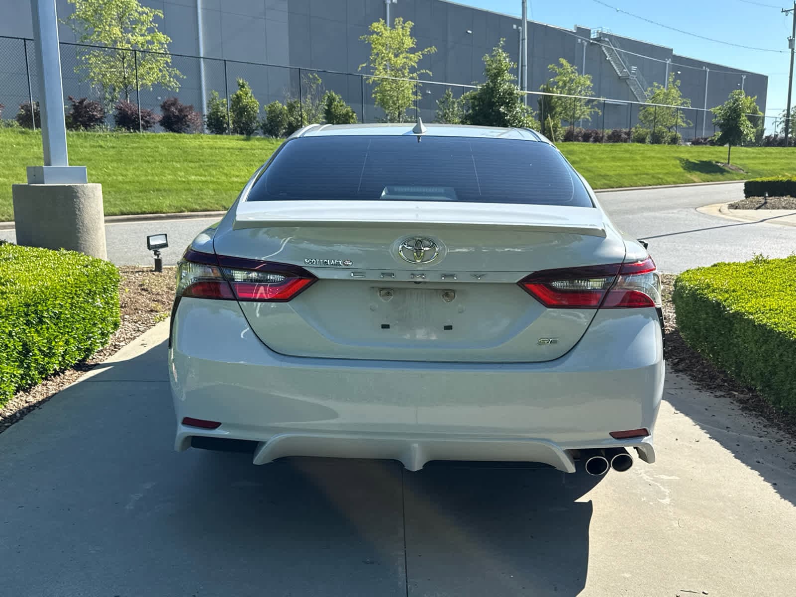 2022 Toyota Camry SE photo 6
