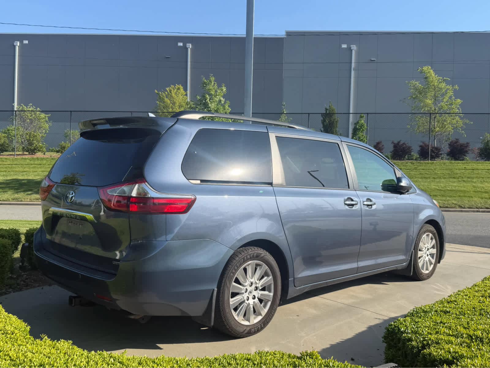 2016 Toyota Sienna Limited Premium 7 Passenger photo 5