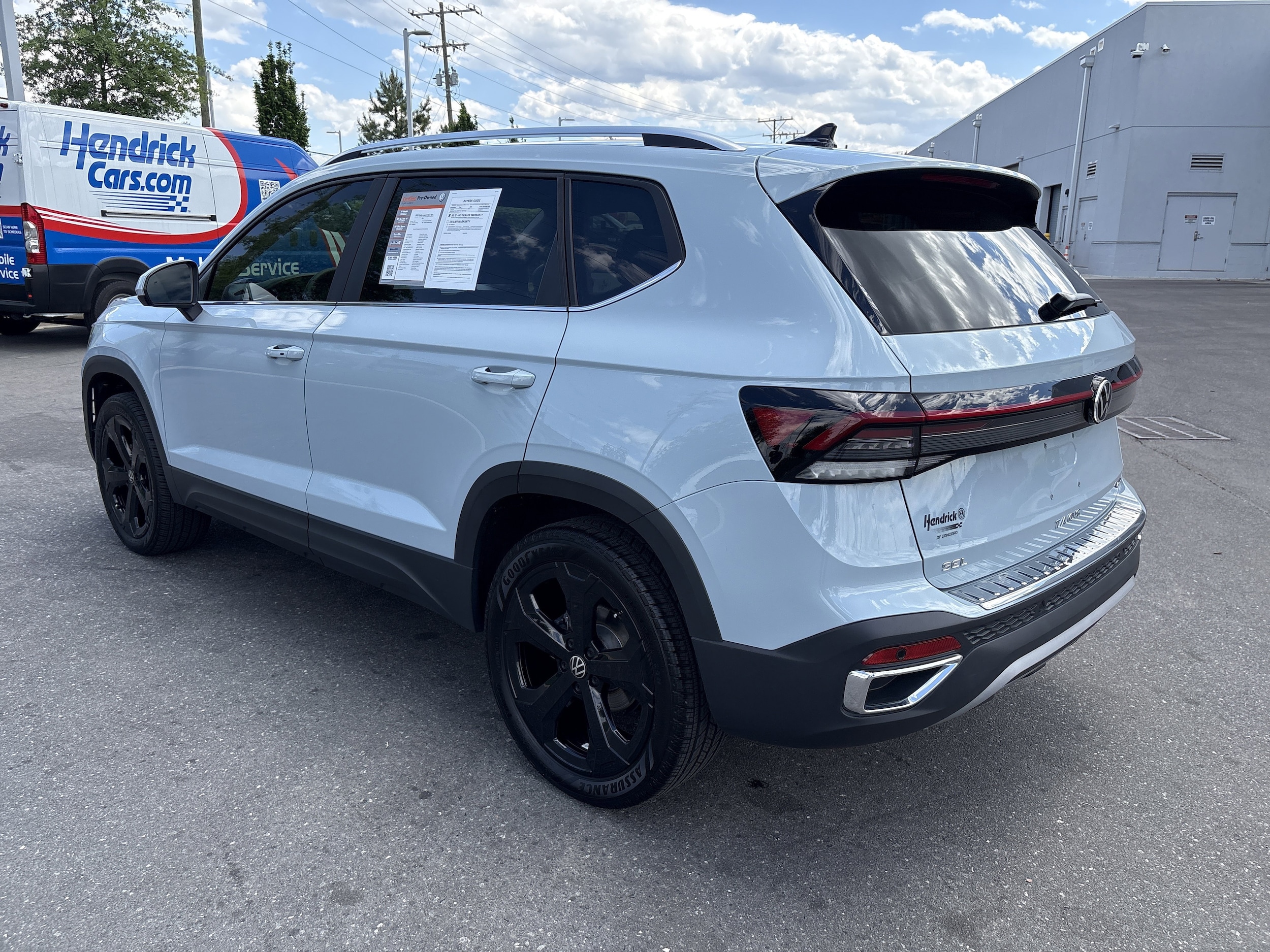 2025 Volkswagen Taos 1.5T SEL photo 6