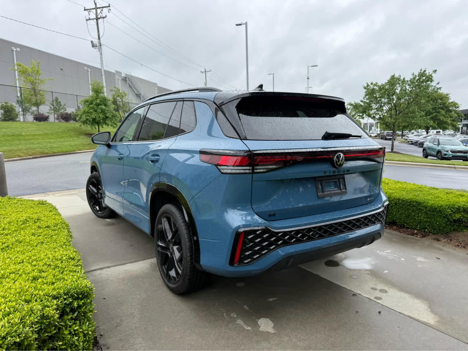2025 Volkswagen Tiguan 2.0T SE R-Line Black photo 6