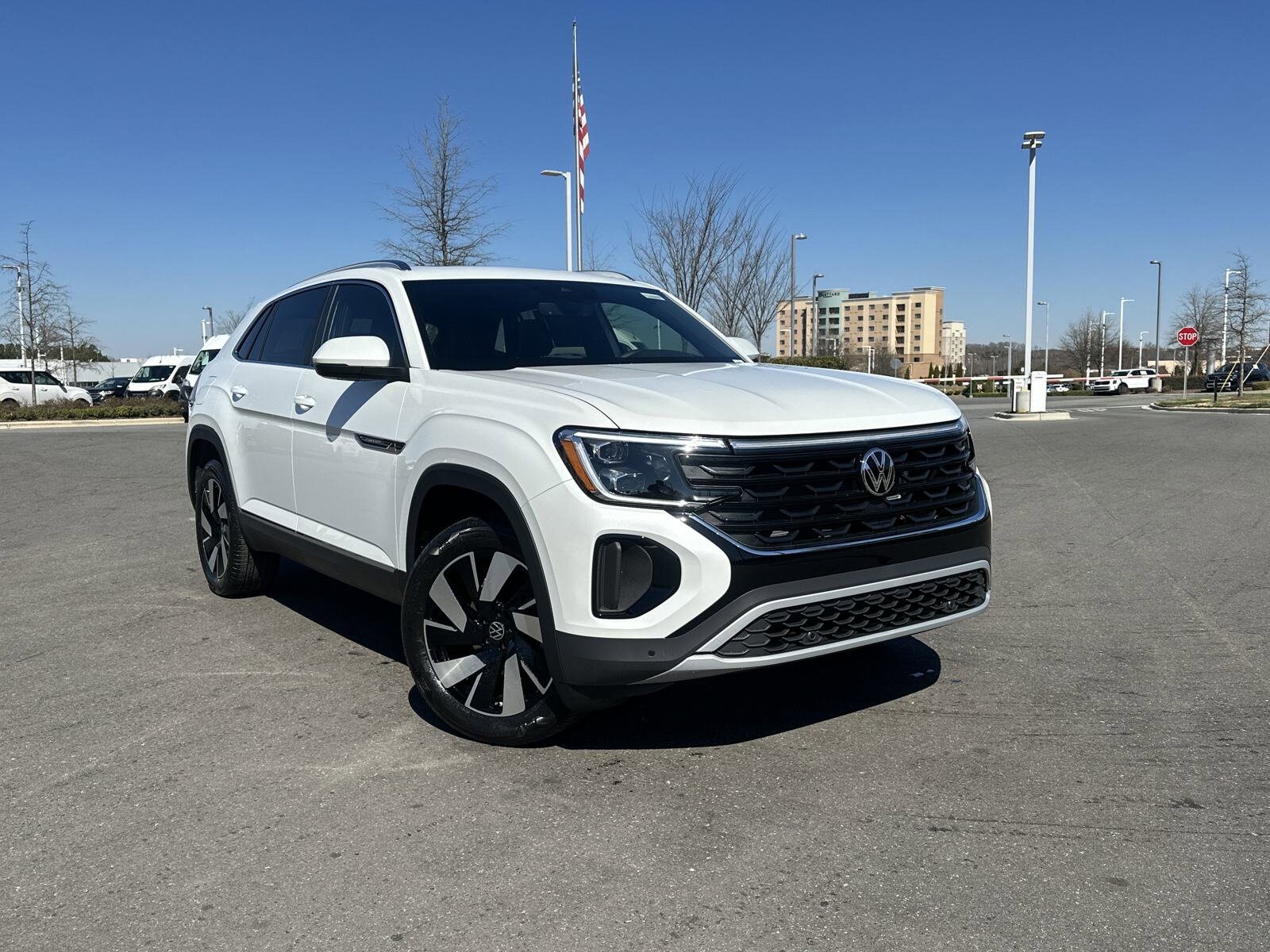 2025 Volkswagen Atlas Cross Sport SEL photo 2