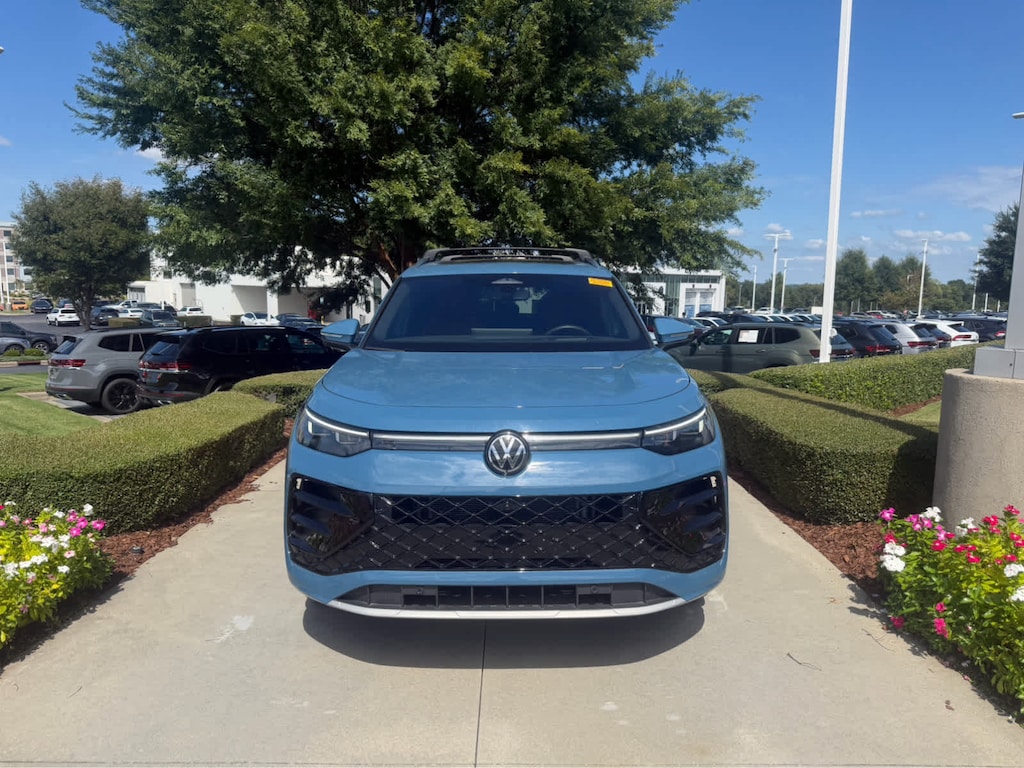 Used 2025 Volkswagen Tiguan 2.0T SEL R-Line SUV