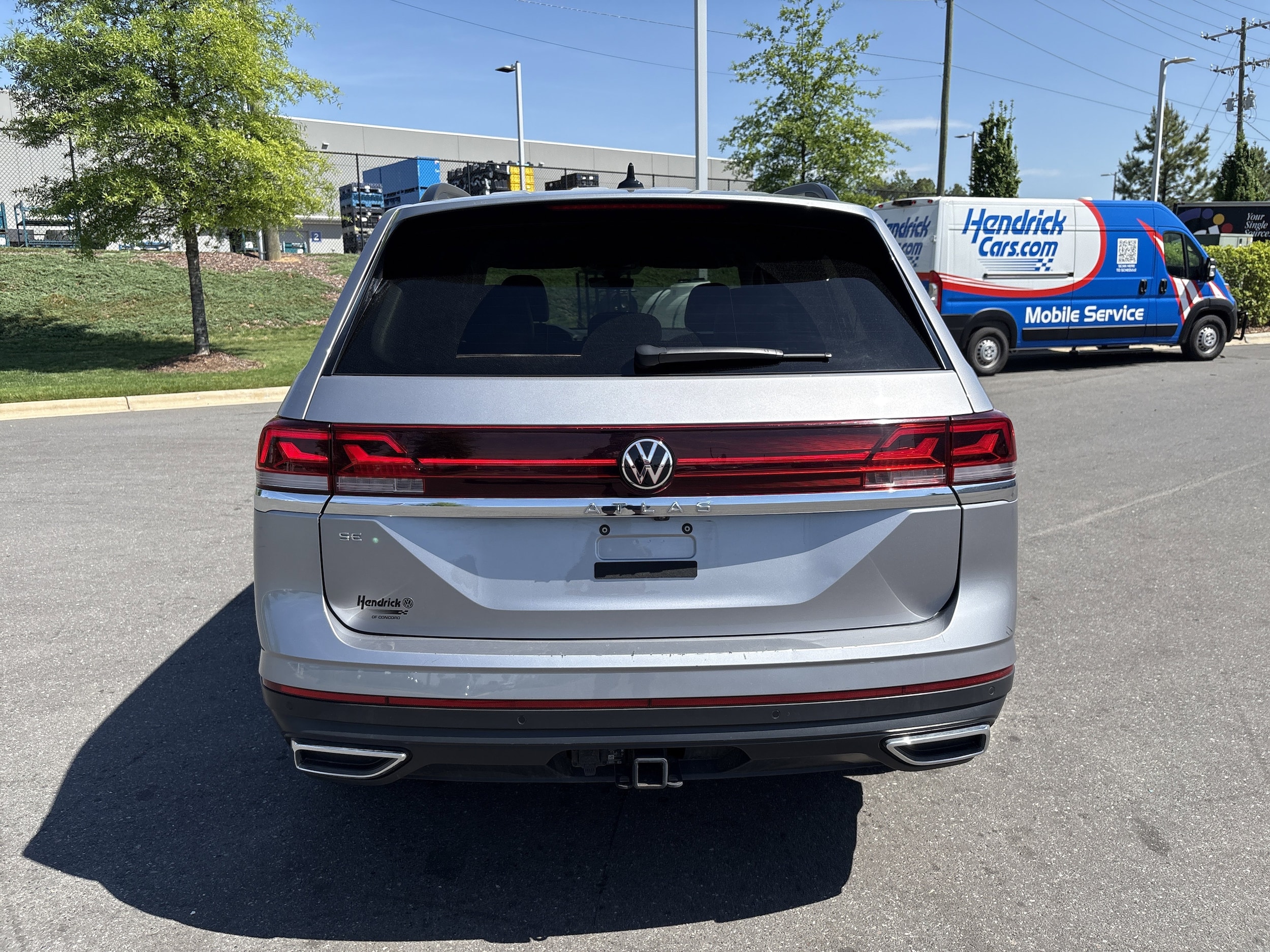 2024 Volkswagen Atlas 2.0T SE w/Technology photo 3
