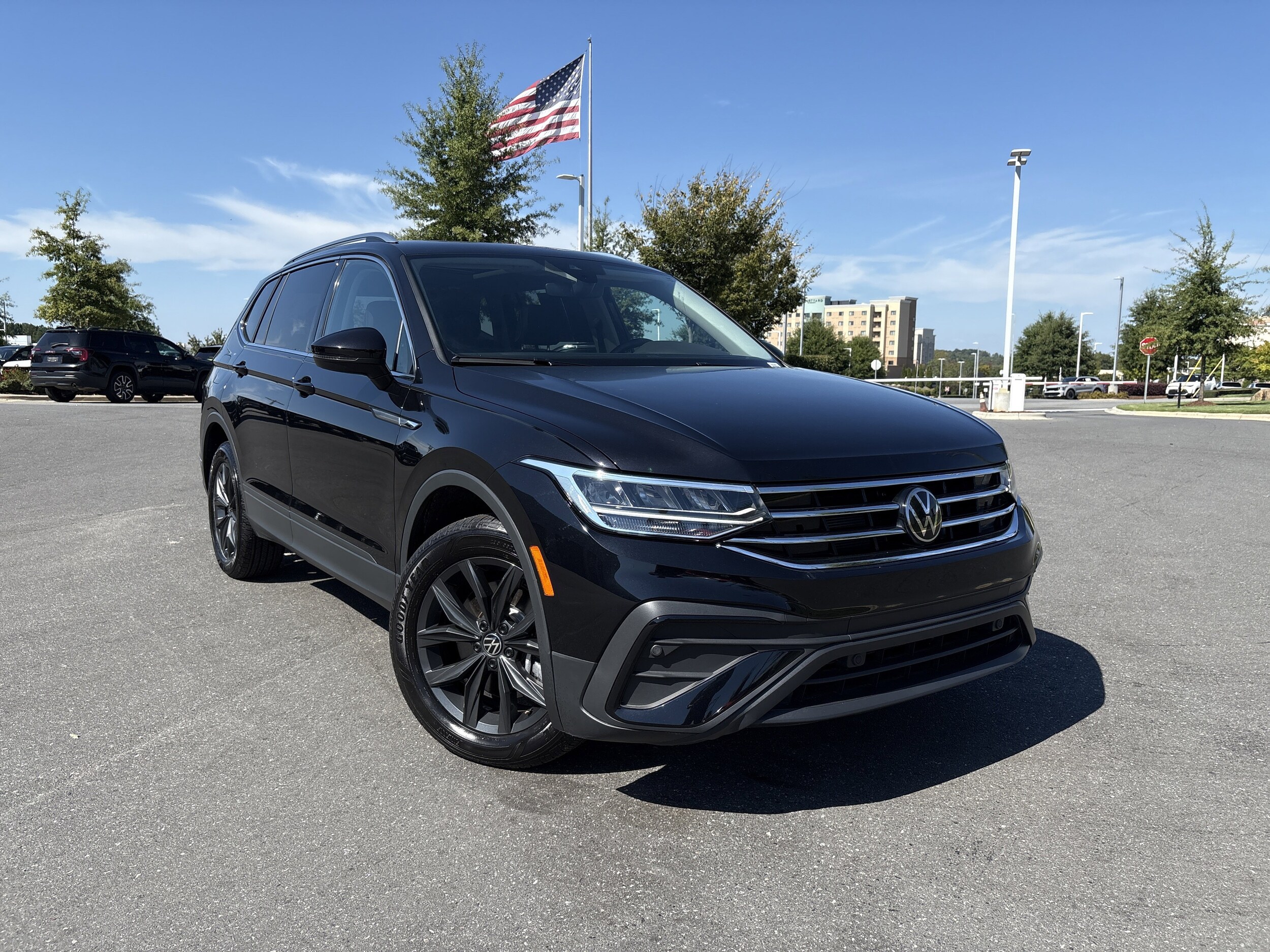 2024 Volkswagen Tiguan SE Wolfsburg Edition photo 2