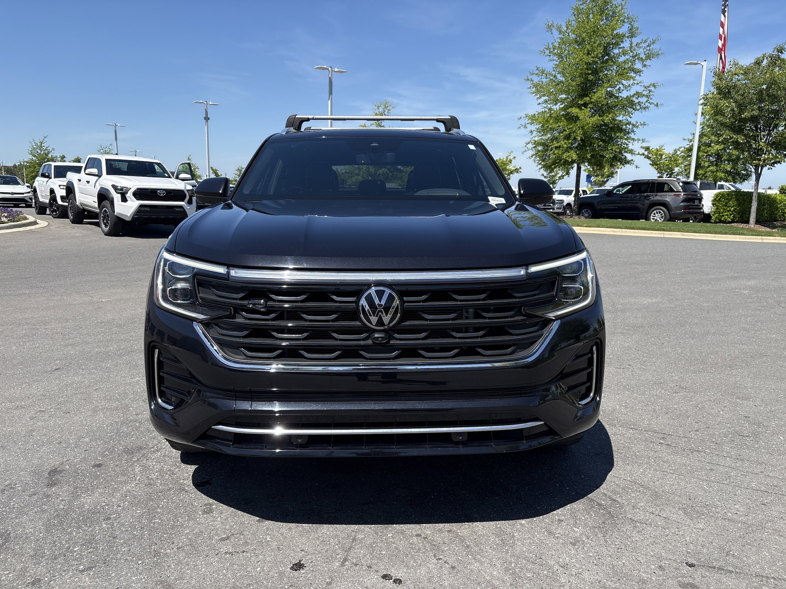 2024 Volkswagen Atlas Cross Sport 2.0T SEL Premium R-Line photo 2