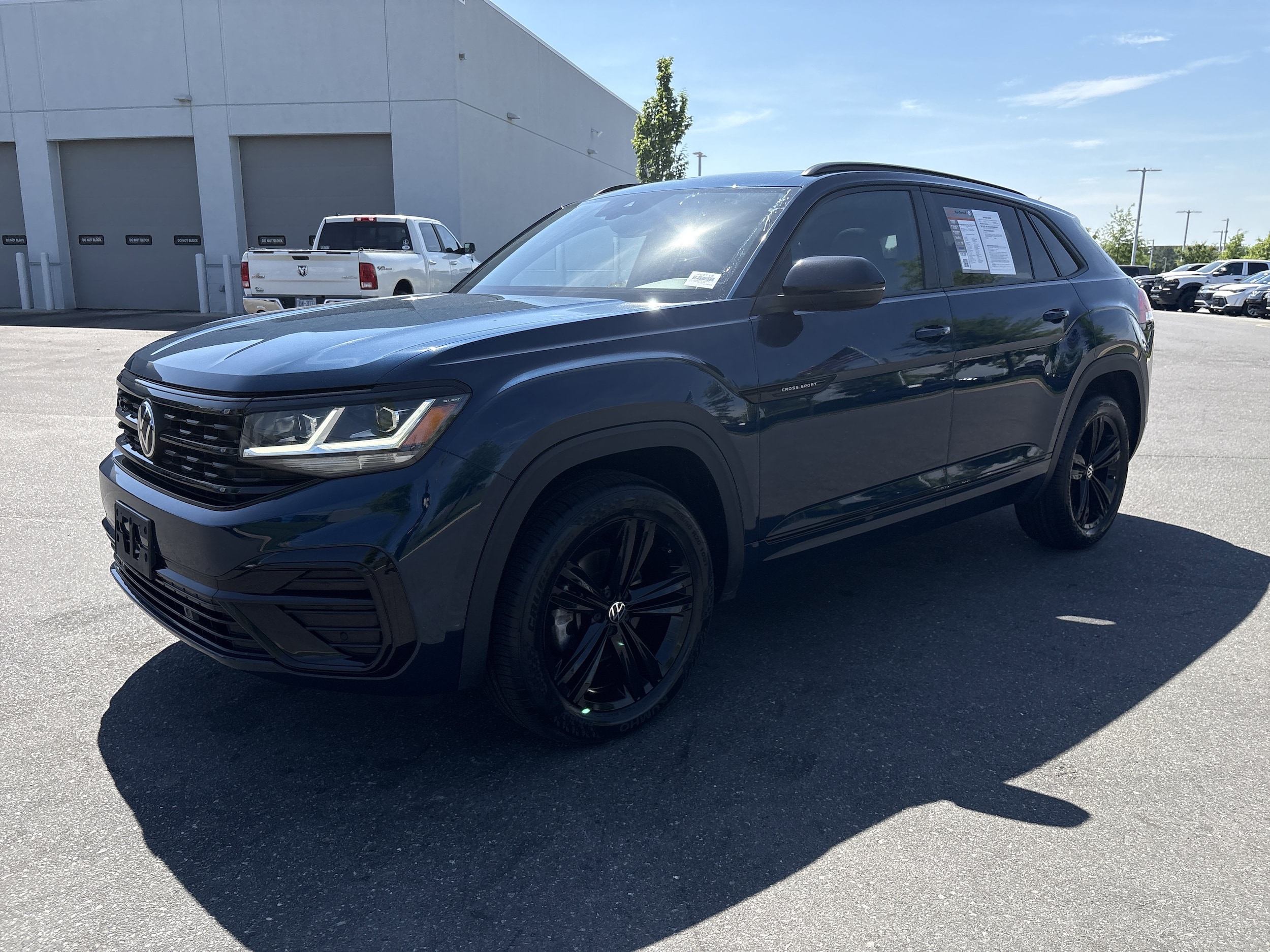 2023 Volkswagen Atlas Cross Sport 2.0T SEL R-Line Black photo 4