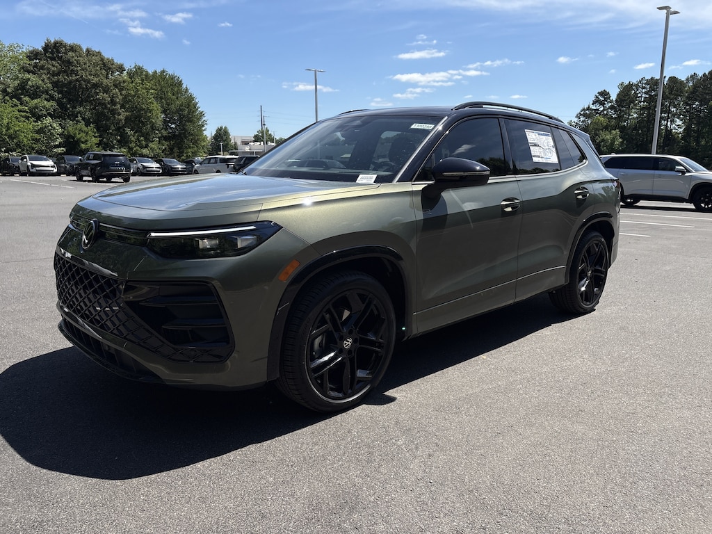New 2026 Volkswagen Tiguan 2.0T SE R-Line Black SUV