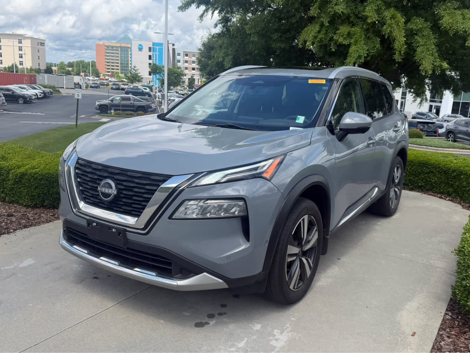 2023 Nissan Rogue Platinum photo 2