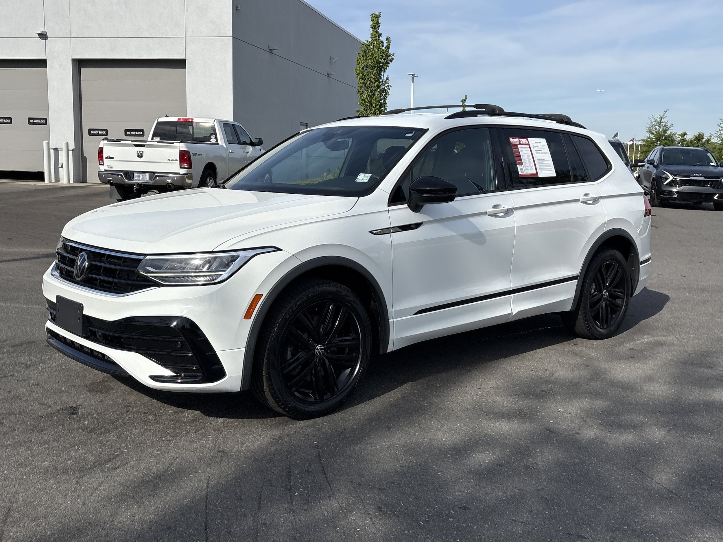 2022 Volkswagen Tiguan 2.0T SE R-Line Black photo 4