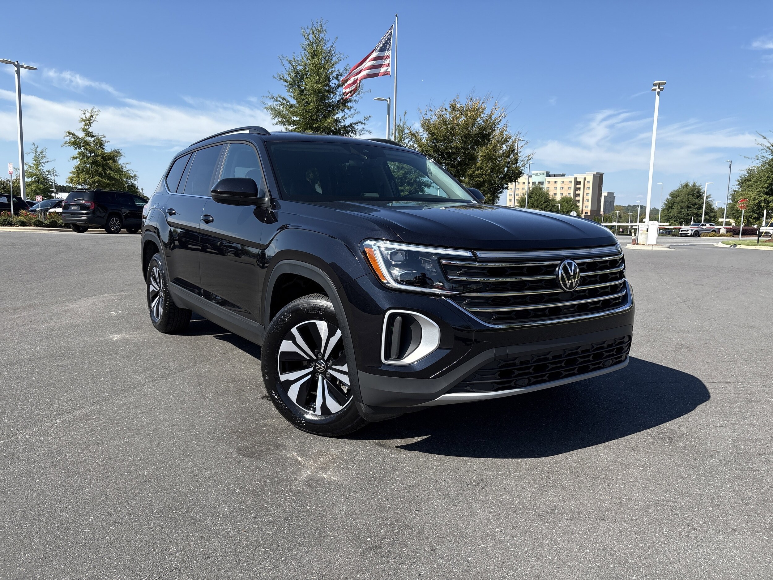 2024 Volkswagen Atlas SE photo 2