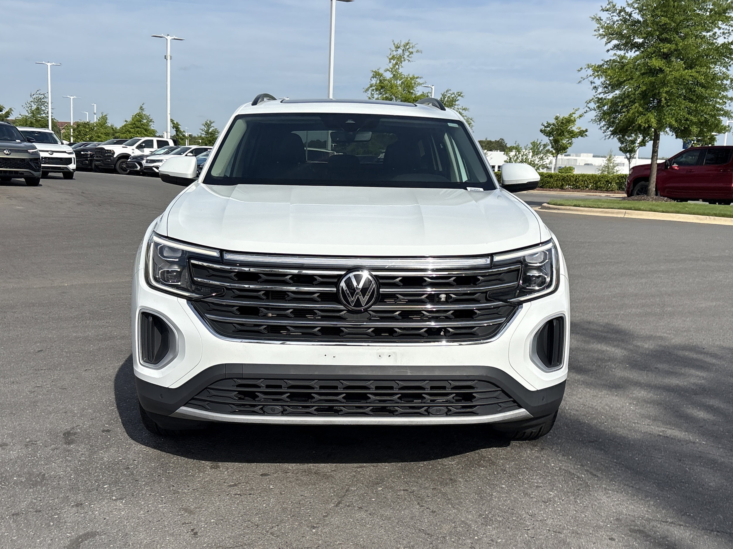 2024 Volkswagen Atlas 2.0T SE w/Technology photo 2