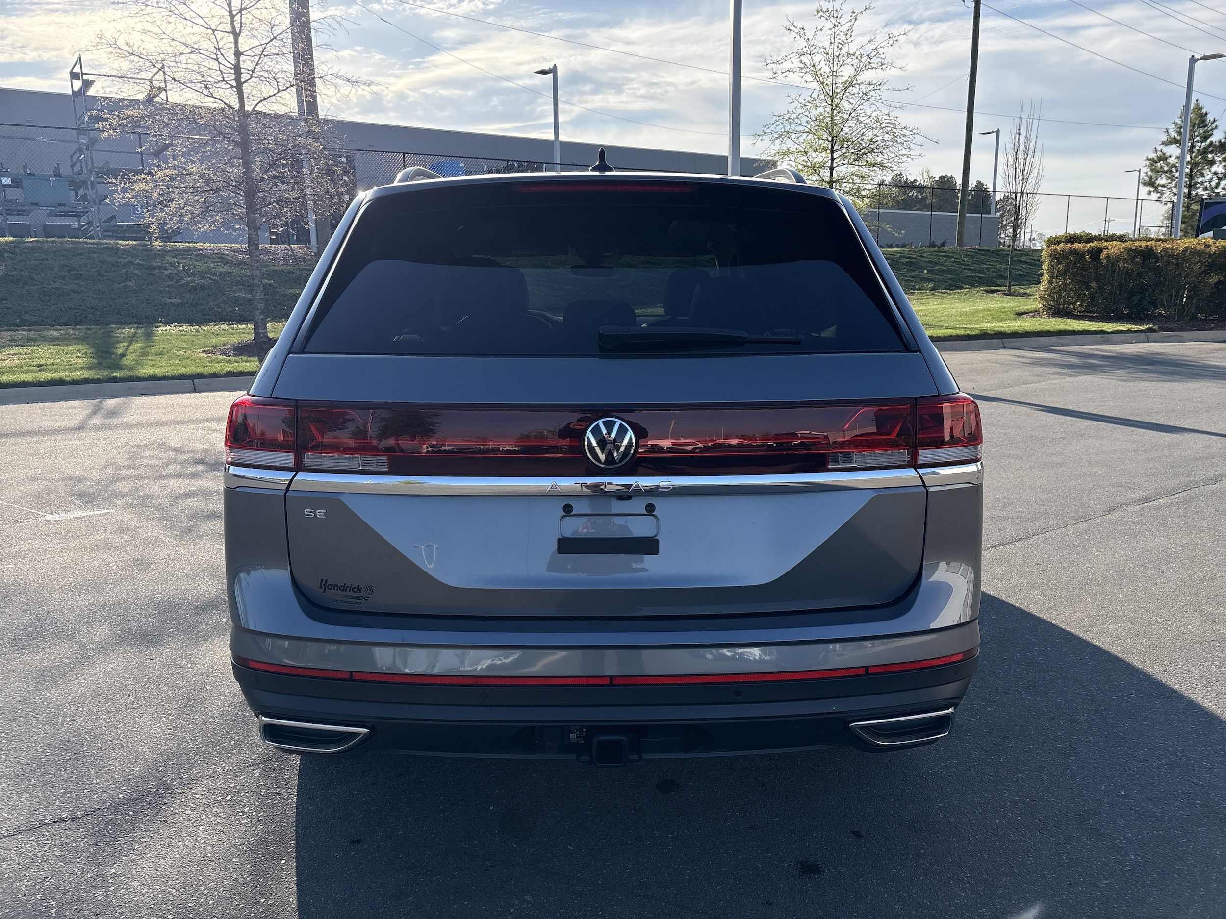 2025 Volkswagen Atlas 2.0T SE w/Technology photo 3