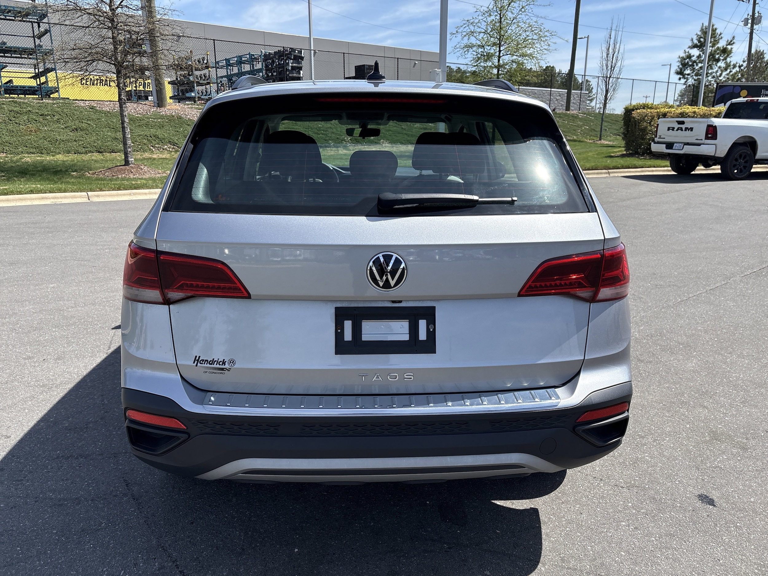 2023 Volkswagen Taos 1.5T S photo 3