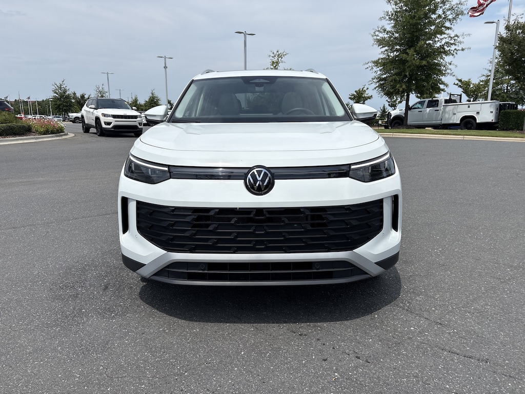 Certified 2025 Volkswagen Tiguan 2.0T SE SUV