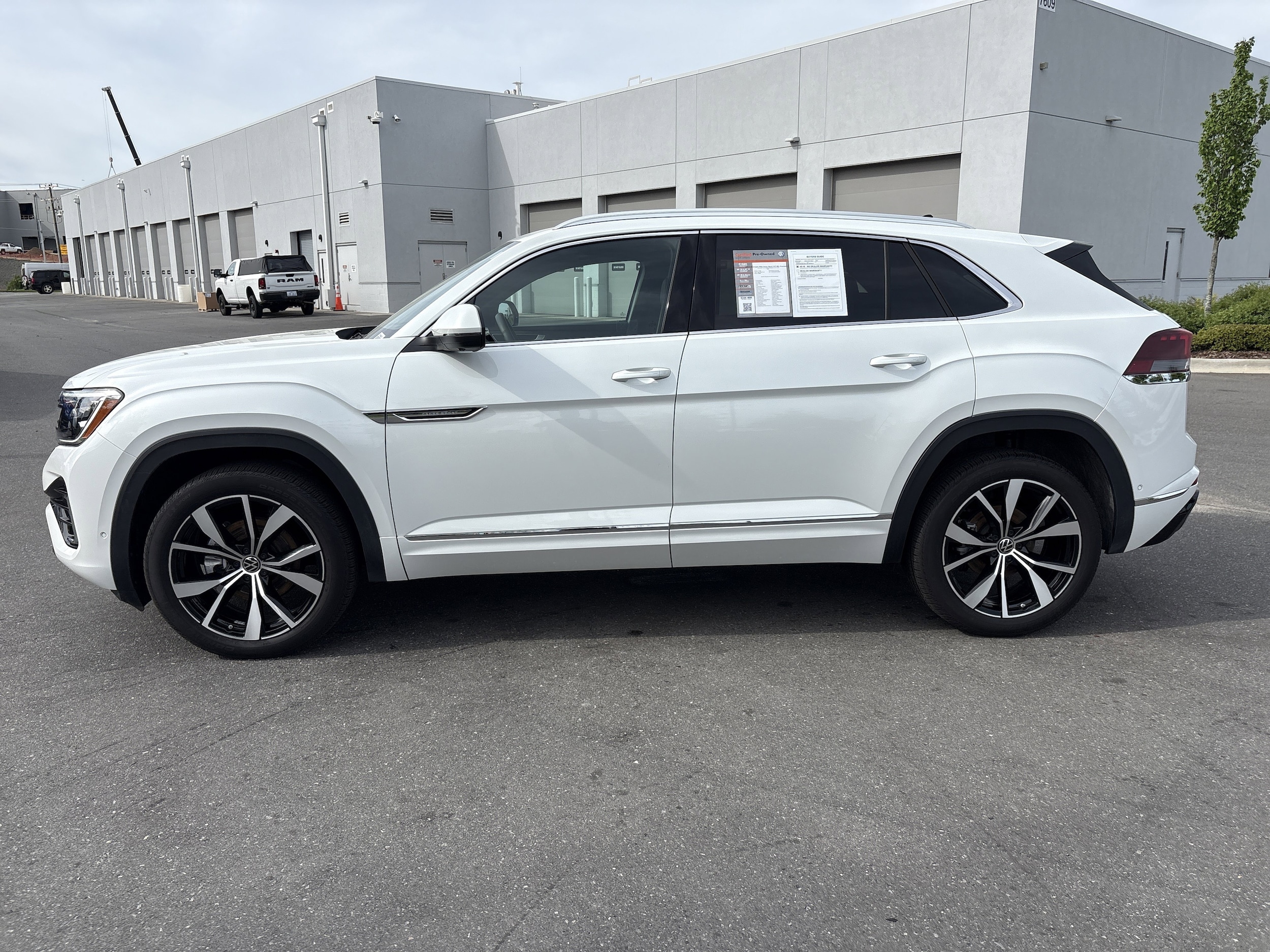 2026 Volkswagen Atlas Cross Sport 2.0T SEL Premium R-Line photo 4