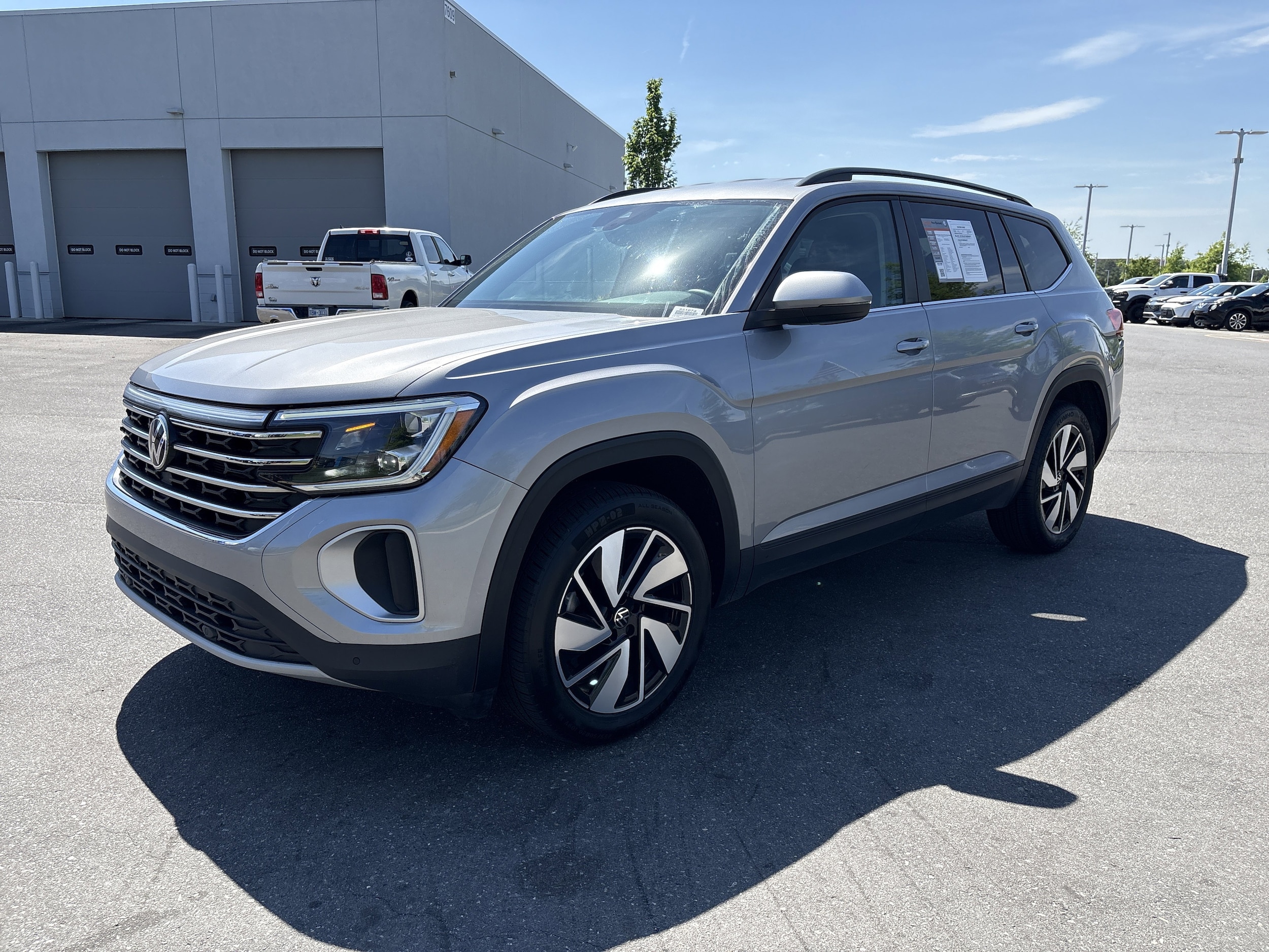 2024 Volkswagen Atlas 2.0T SE w/Technology photo 4