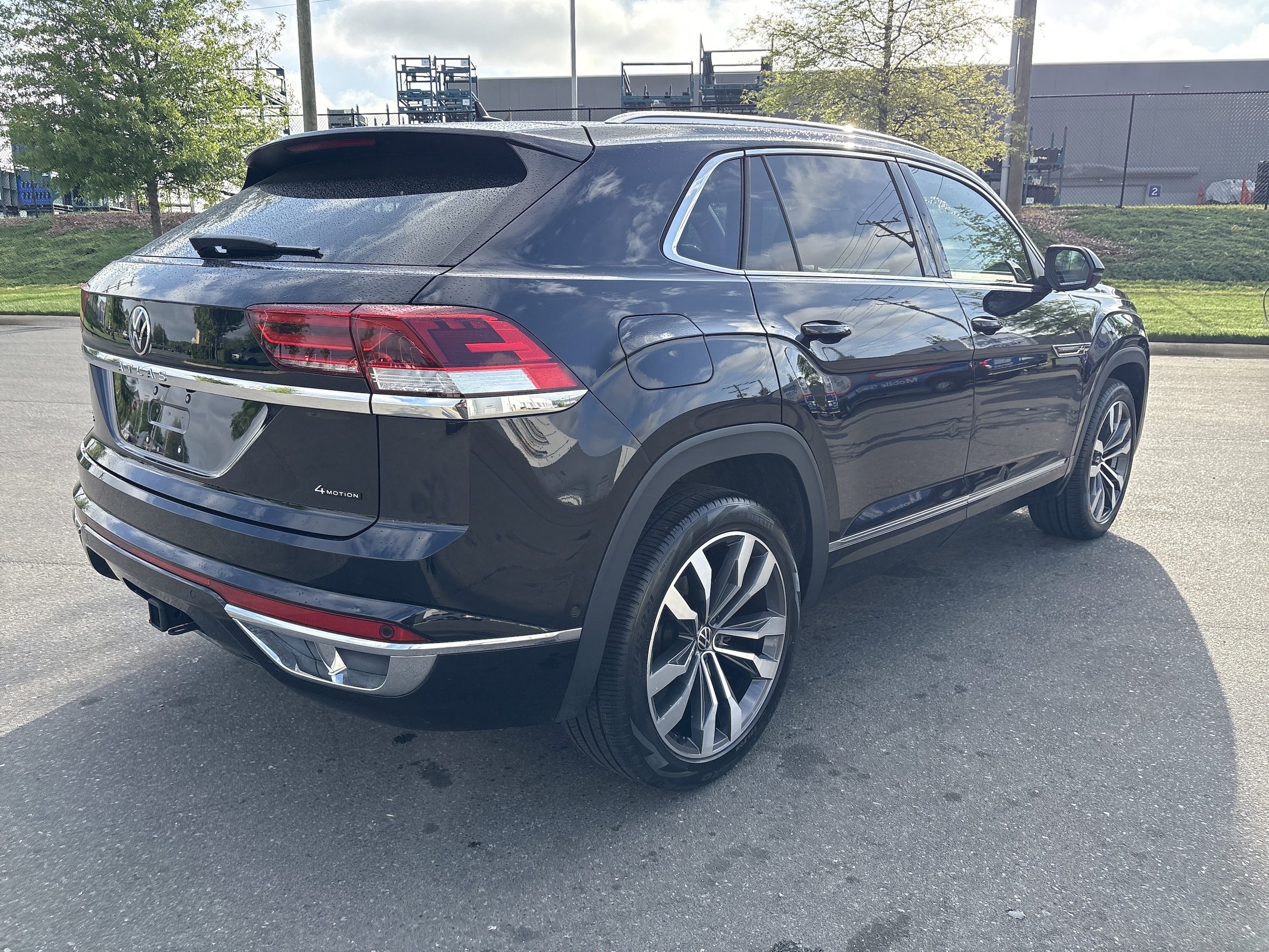 2023 Volkswagen Atlas Cross Sport 3.6L V6 SEL Premium R-Line photo 3