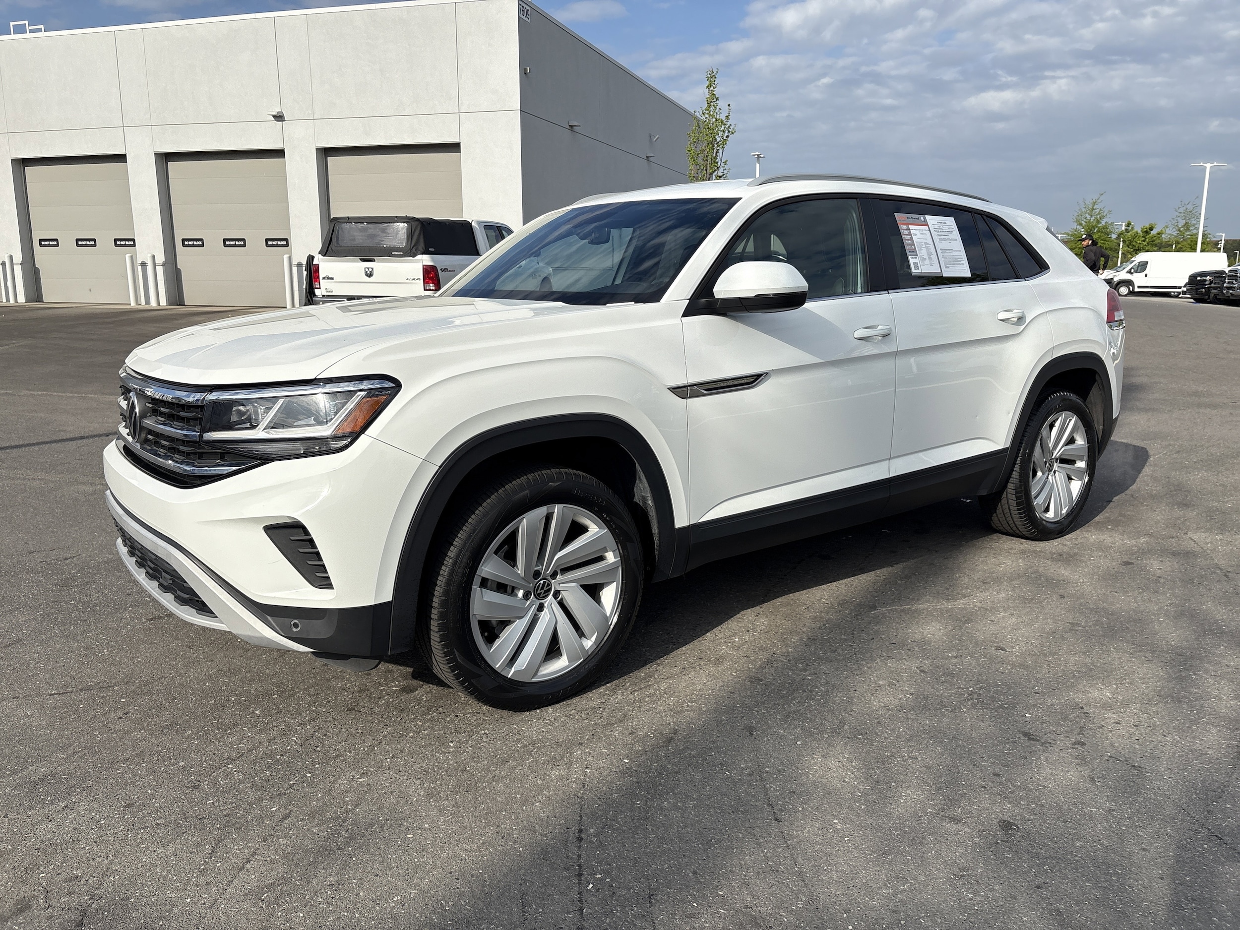 2022 Volkswagen Atlas Cross Sport 3.6L V6 SE w/Technology photo 4