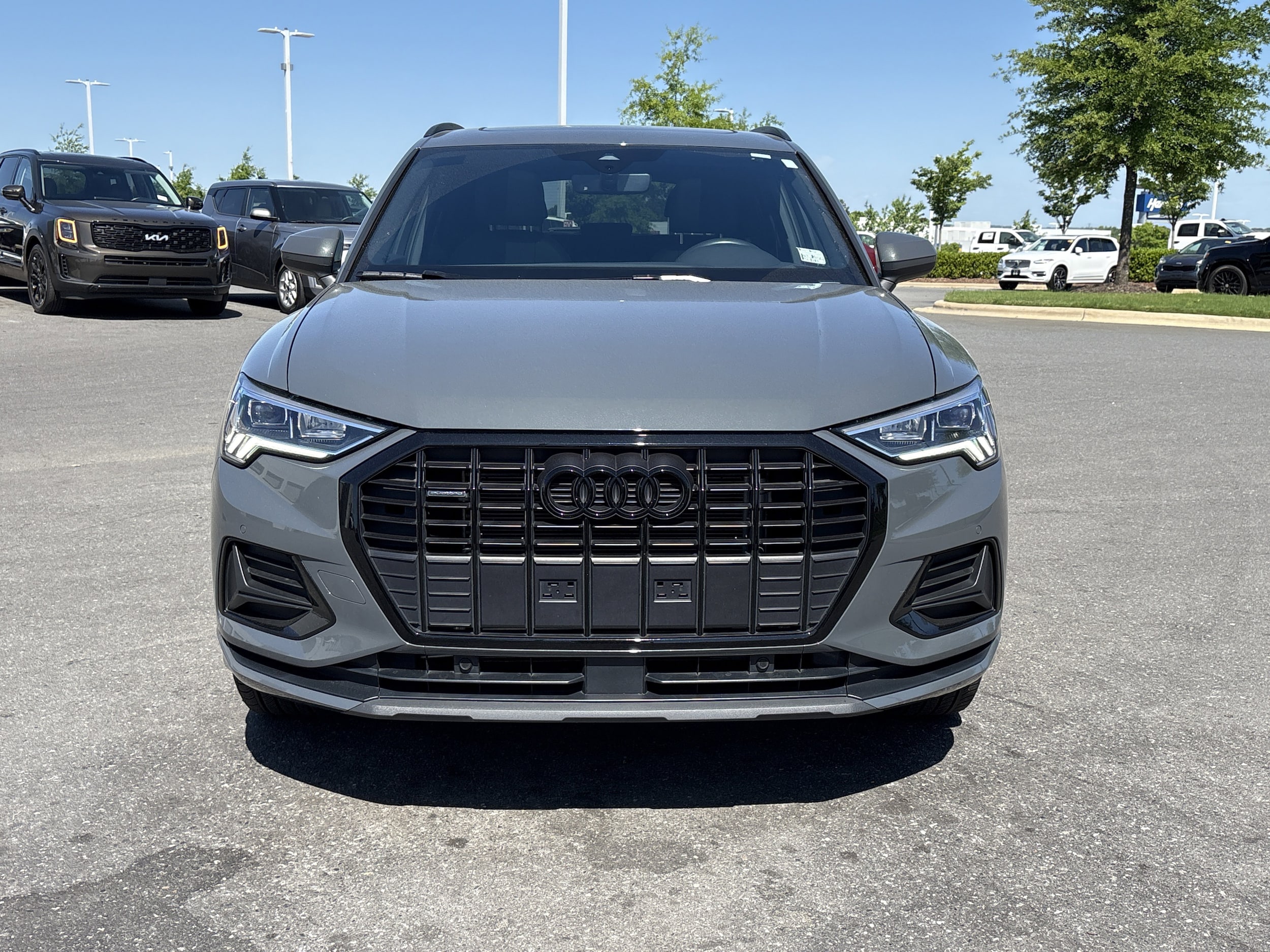 2024 Audi Q3 40 Premium photo 2