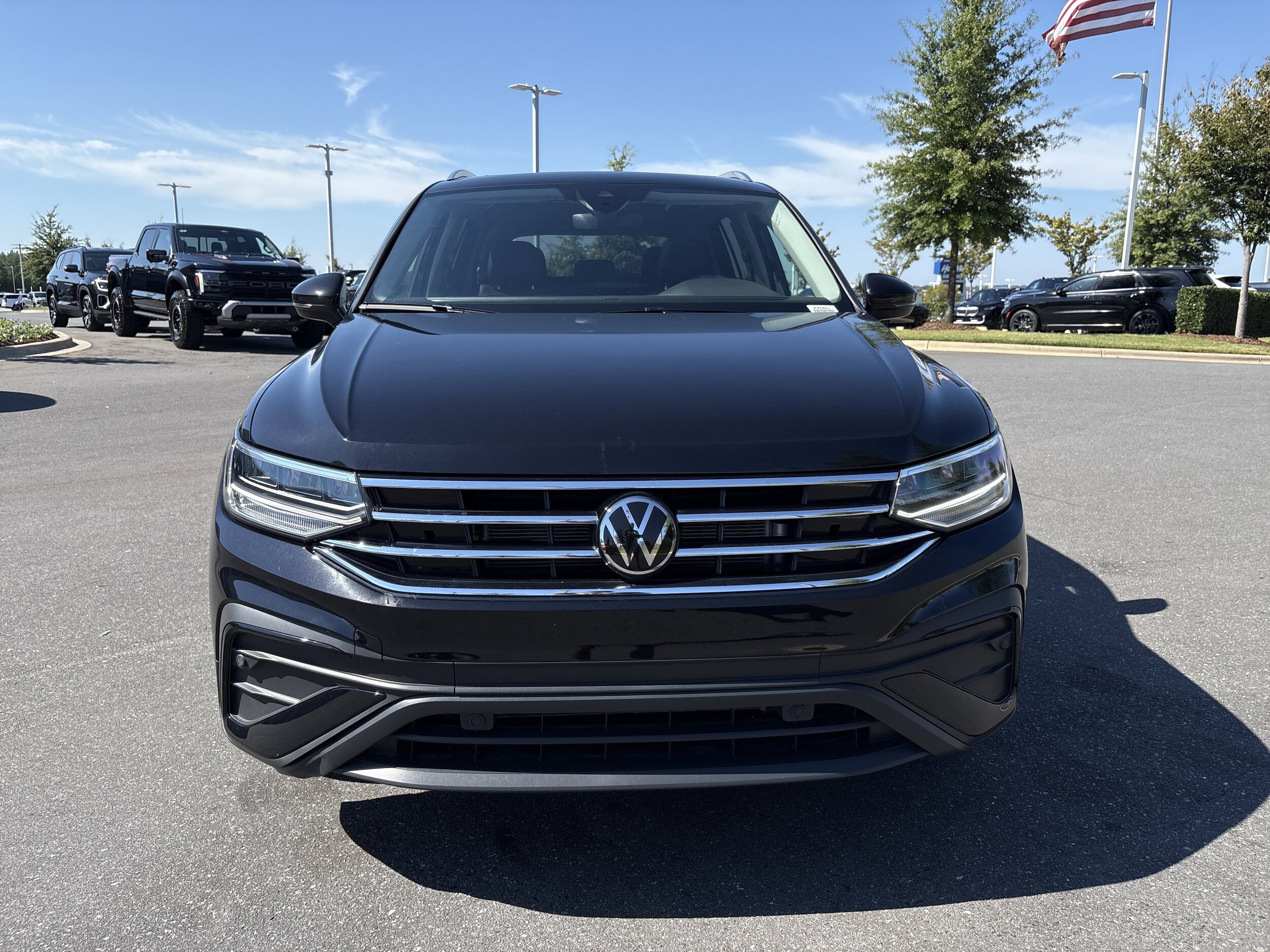 2024 Volkswagen Tiguan SE Wolfsburg Edition photo 3