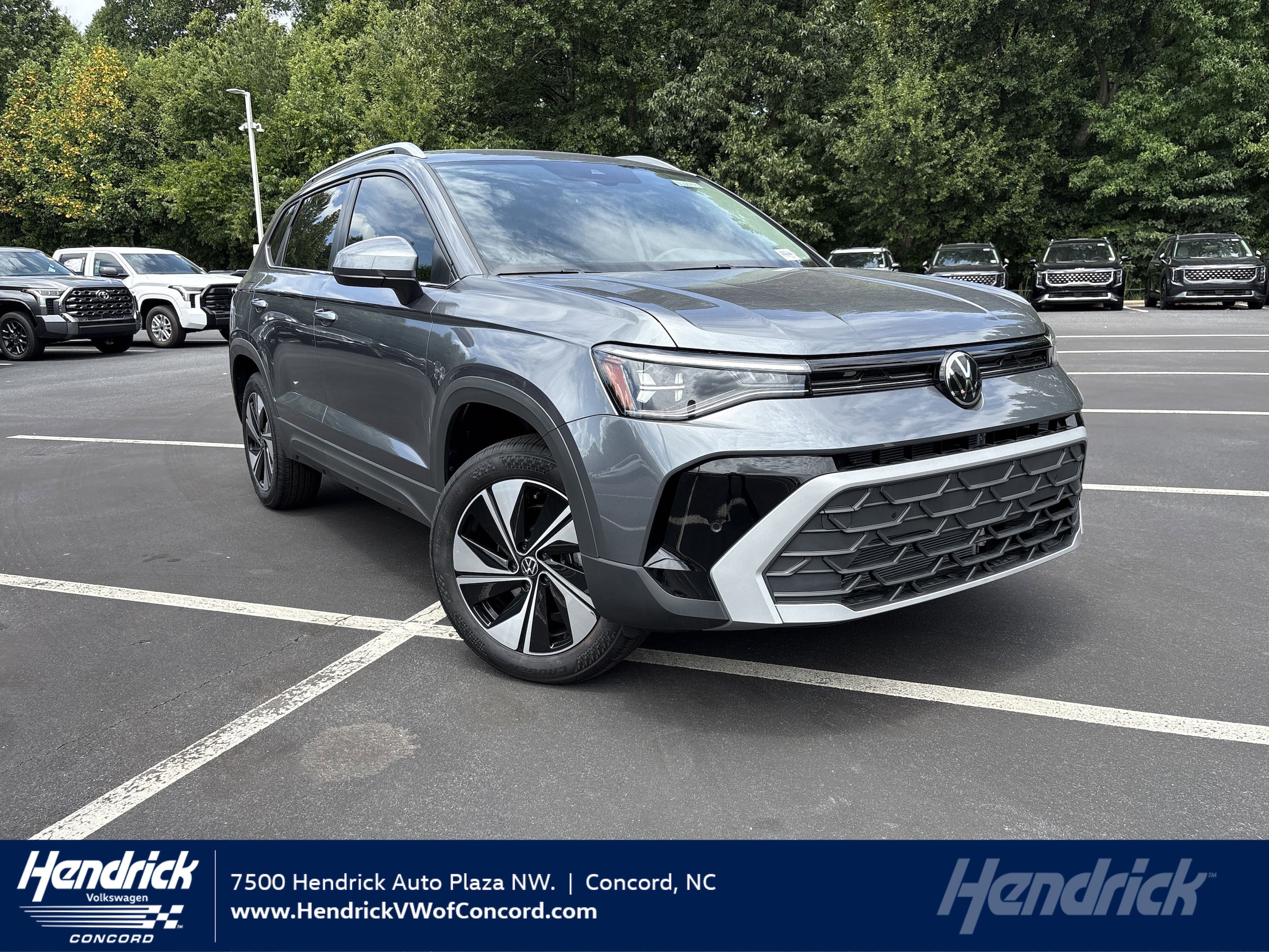 2025 Volkswagen Taos SE's photo